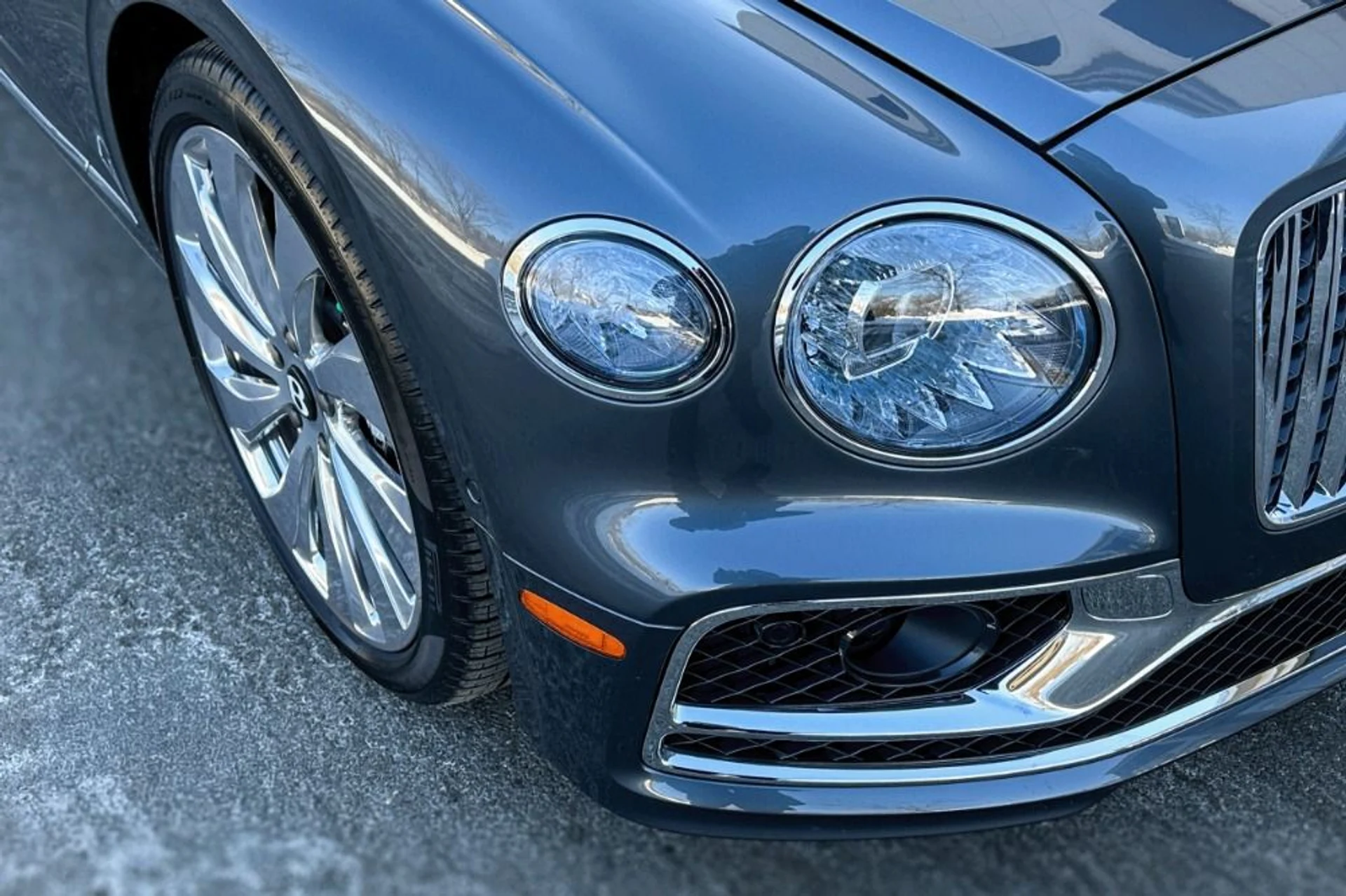 mph023_2119569411_Used_2024_Bentley_Flying_Spur_Edition_8_1769780862_77ce392016