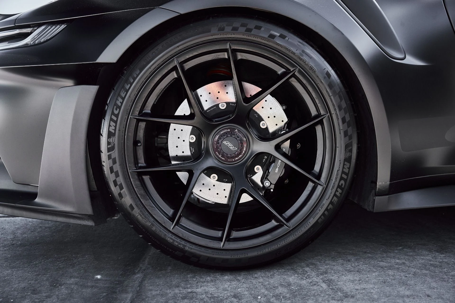 mph023_2120055759_Used_2025_Porsche_911_GT_3_RS_1776295530_b24138784e