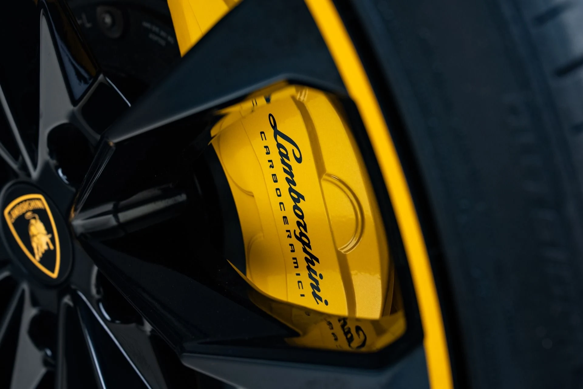mph023_212111589_Used_2024_Lamborghini_Urus_S_1778704805_3b528a143b