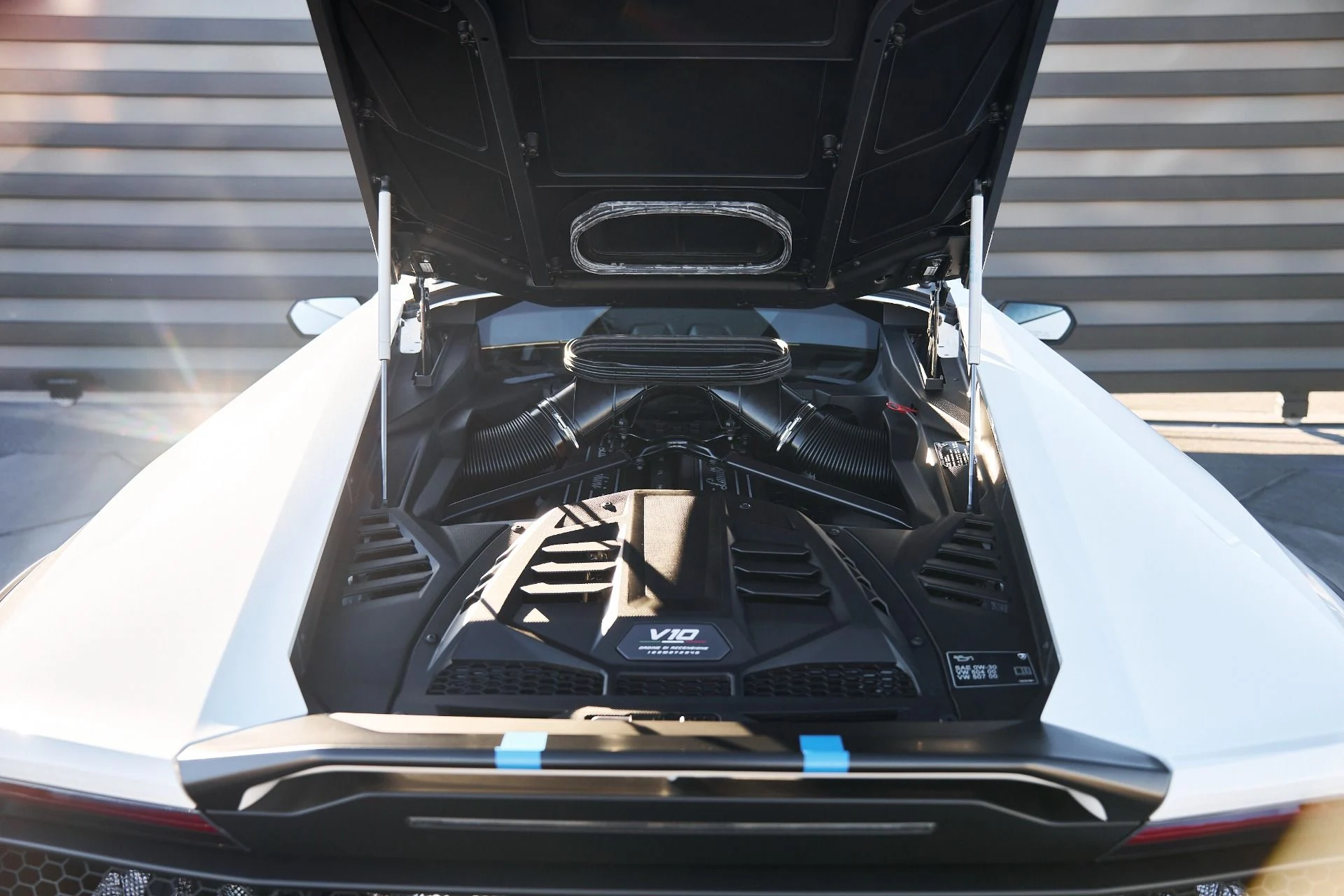mph023_2121637154_Used_2024_Lamborghini_Huracan_Sterrato_Base_1761068411_b05f6a4b7c