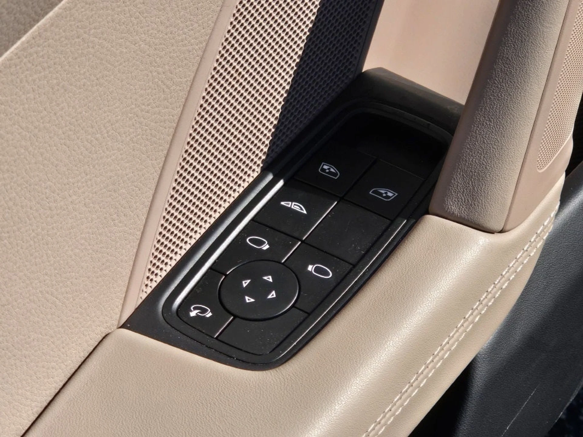 mph023_2125466019_24_c1fee34c92