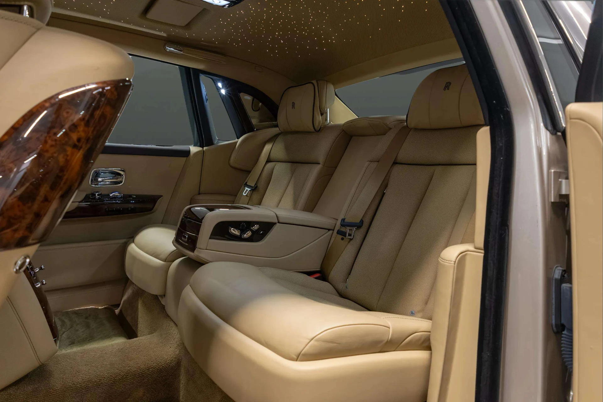 mph023_213038148_0336a893_1e32_4a34_b6e1_fba42a55a855_201920_Rolls_Royce20_Phantom2028_SCA_687_S59_KU_10466929_23_4772335639