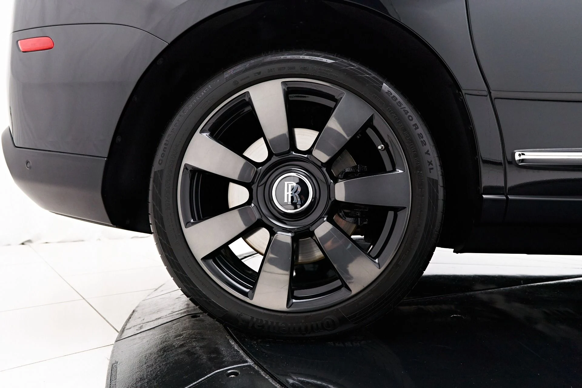 mph023_2131002711_Used_2021_Rolls_Royce_Cullinan_Base_1670108143_af6550ad94