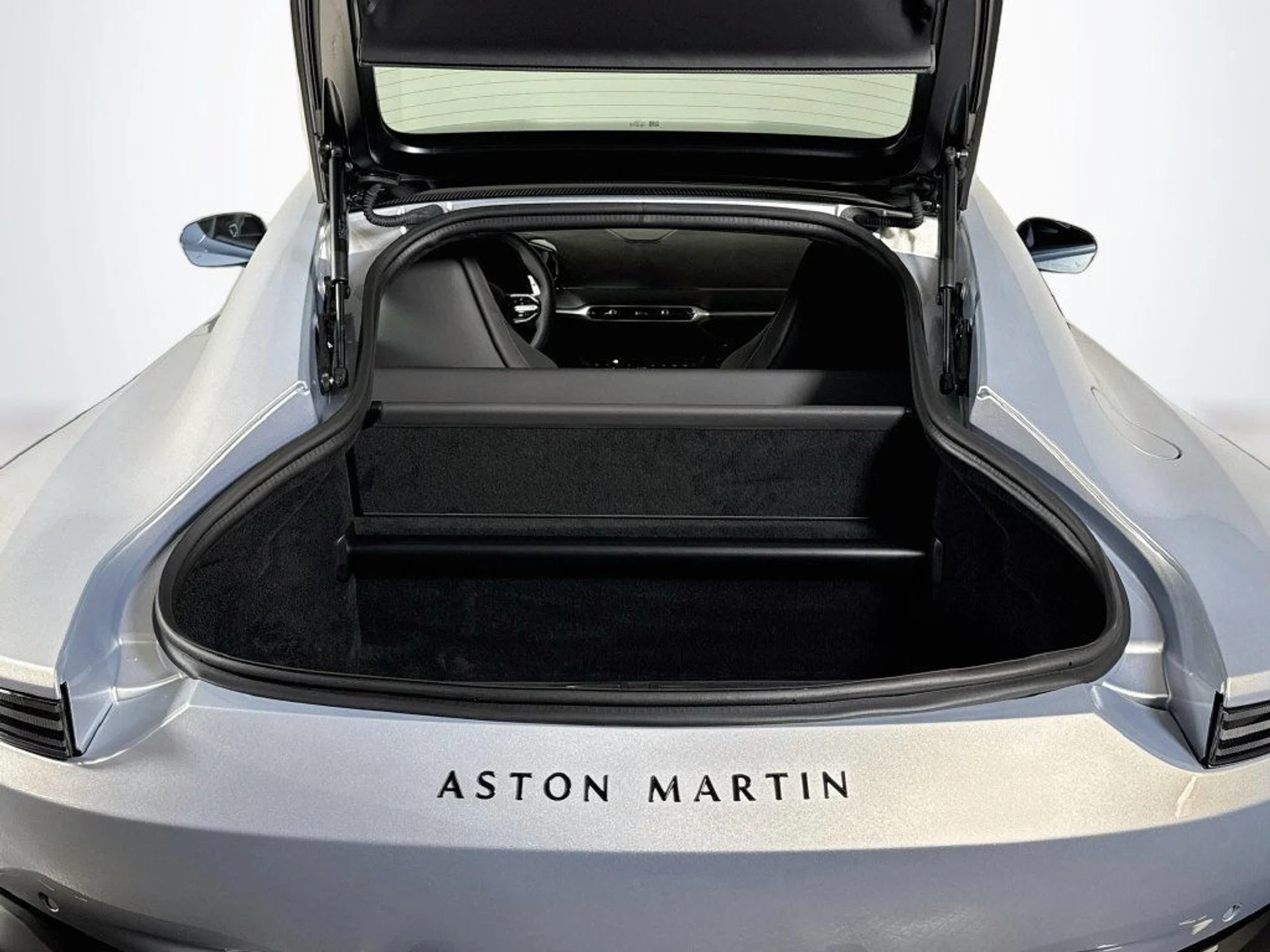 mph023_21345151_new_2026_aston_martin_vantage_scoupe_11350_23082936_25_1024_63454f7268
