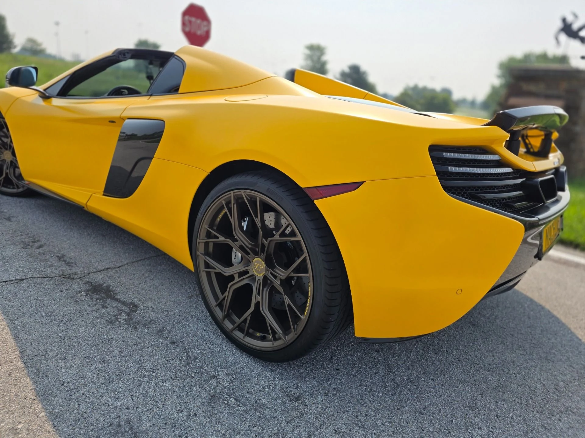 mph023_2135543567_Used_2015_Mc_Laren_650_S_Spider_1754412764_2dde93c76a