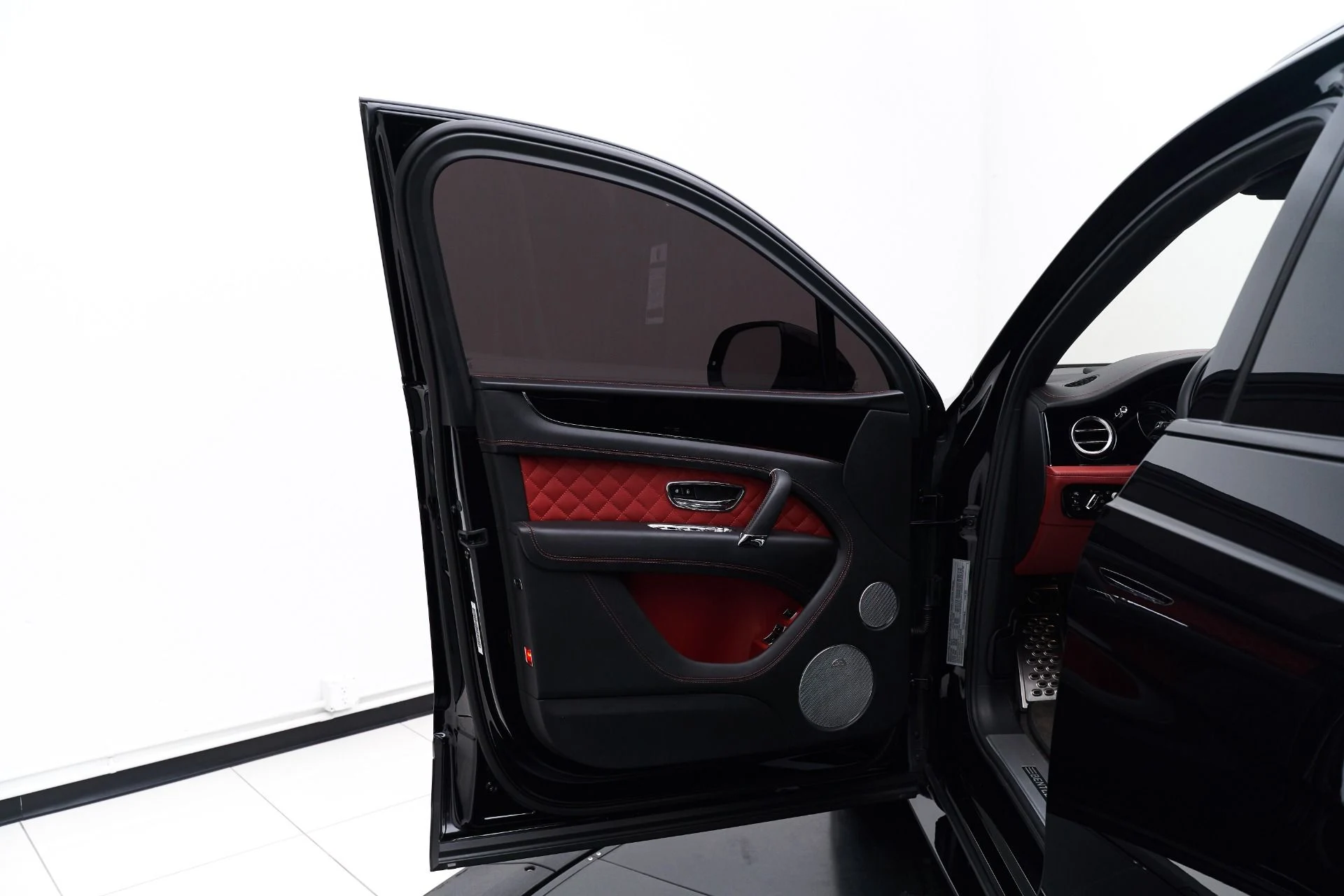 mph023_214548443_Used_2017_Bentley_Bentayga_W12_1648839996_a8b1690b8d