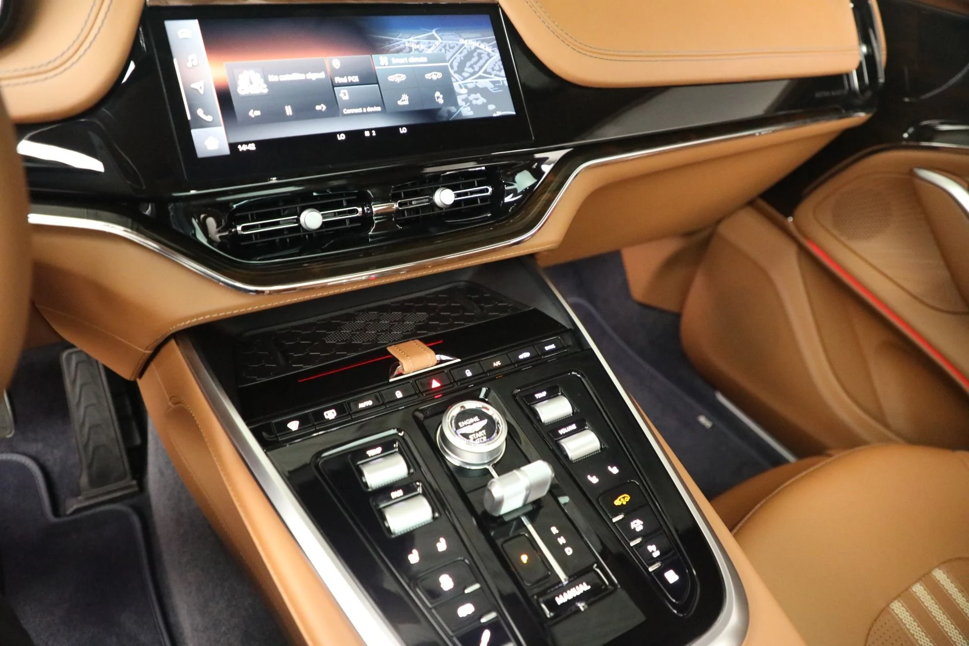 mph023_2156890038_New_2025_Aston_Martin_DBX_707_f60eb70f87