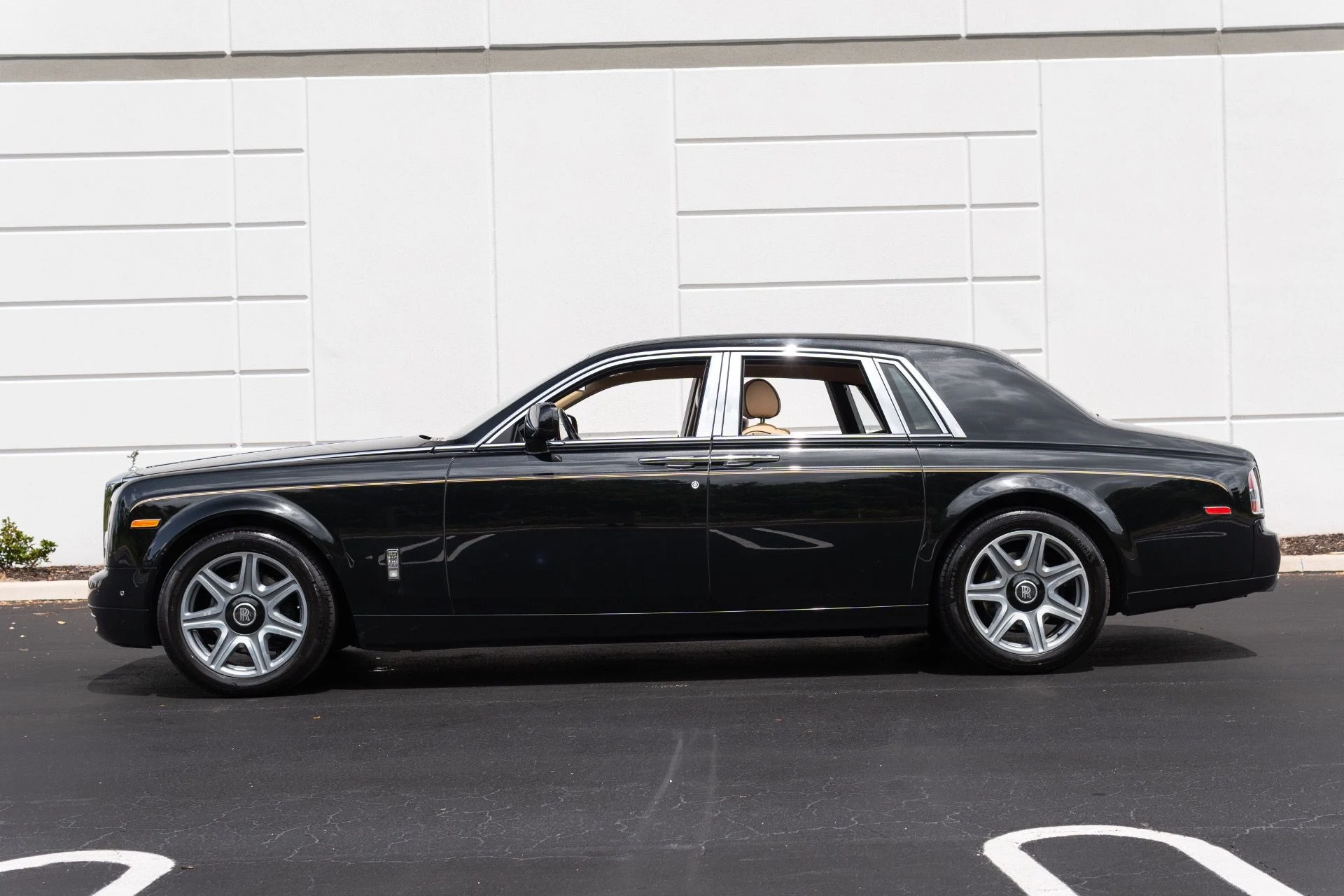 mph023_216948940_Used_2015_Rolls_Royce_Phantom_1779983365_213b672edf