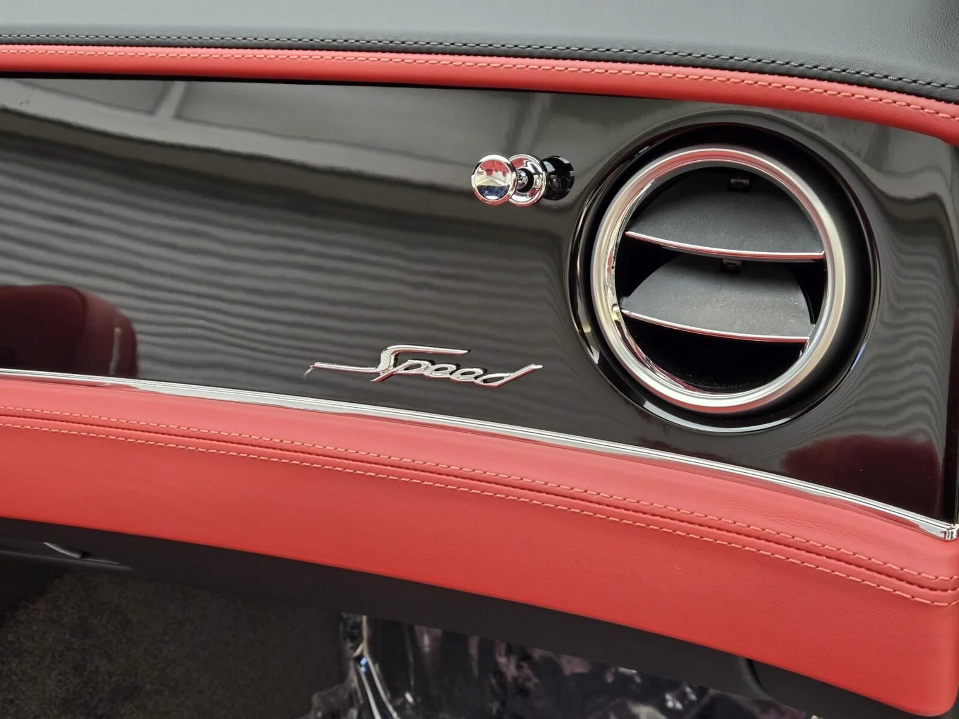 mph023_2169757621_Used_2024_Bentley_Continental_GT_Speed_1777356129_95fa3e3d82