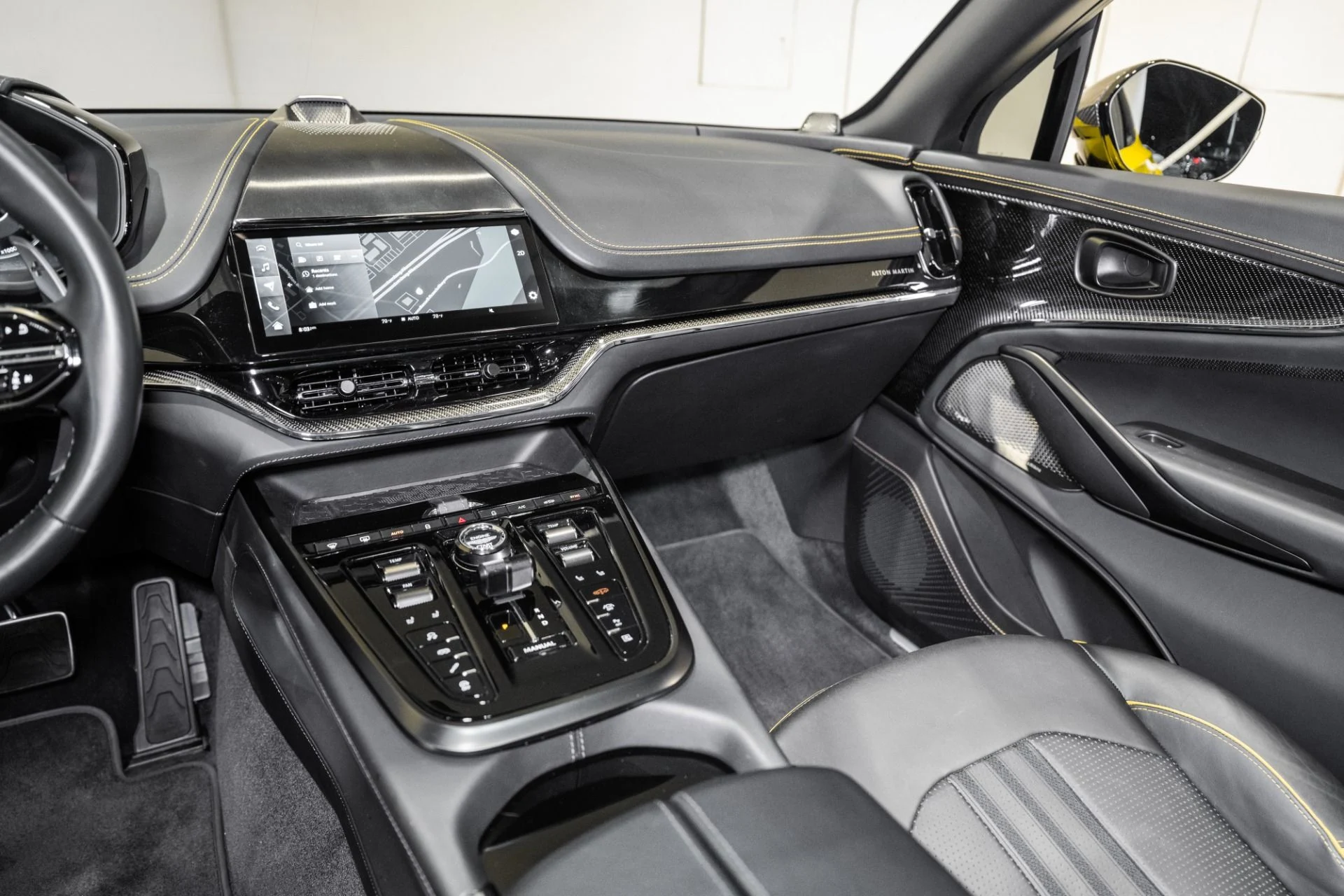 mph023_2175396620_Used_2025_Aston_Martin_DBX_707_1763828543_a0d9d836b9