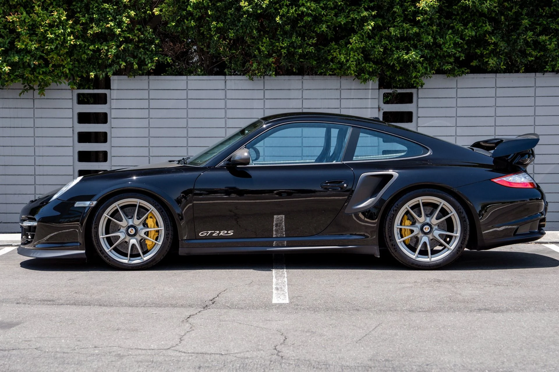 mph023_2178139174_Used_2011_Porsche_911_GT_2_RS_1752601696_c8ad54c84a