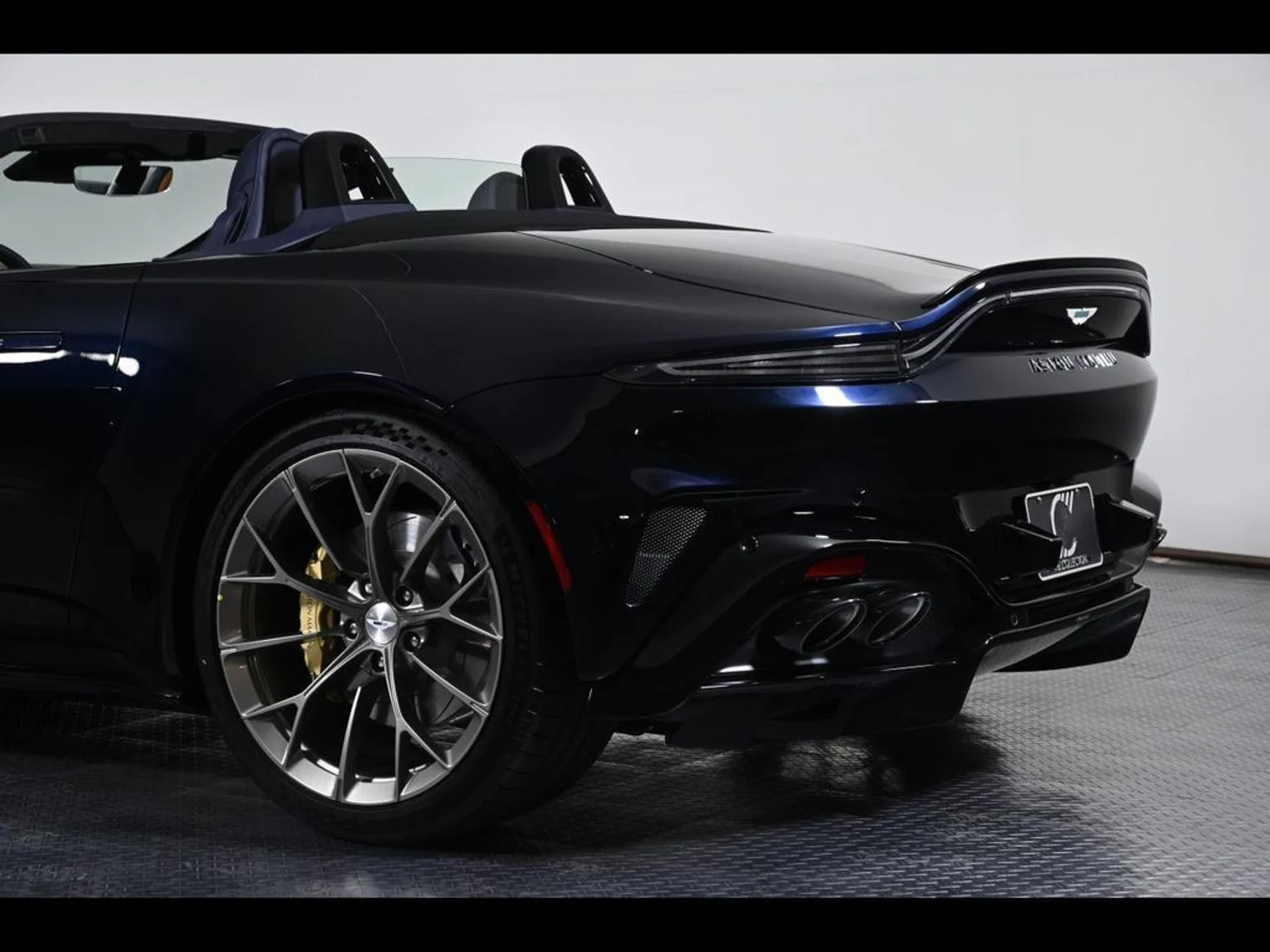 mph023_21789904_new_2026_aston_martin_vantage_sroadster_11350_23075062_24_1024_f6c8fd7595