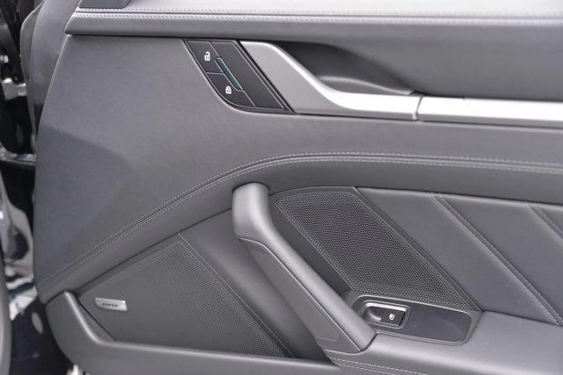 mph023_2180359286_wj_S4sgmx_F2o_Abu_DOVUAT_Wq_V5kjs_8cd01a9111