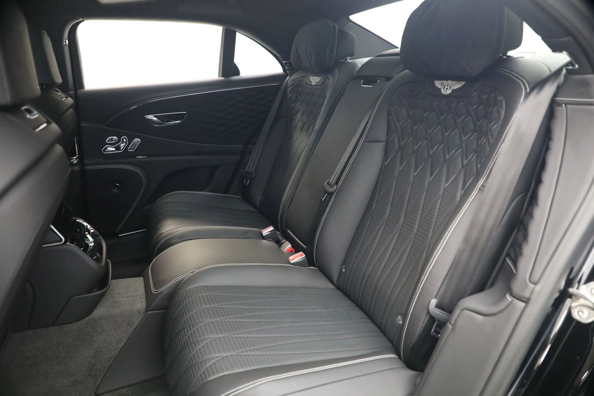mph023_2182037571_Used_2022_Bentley_Flying_Spur_W12_1787352541_cf49df5472