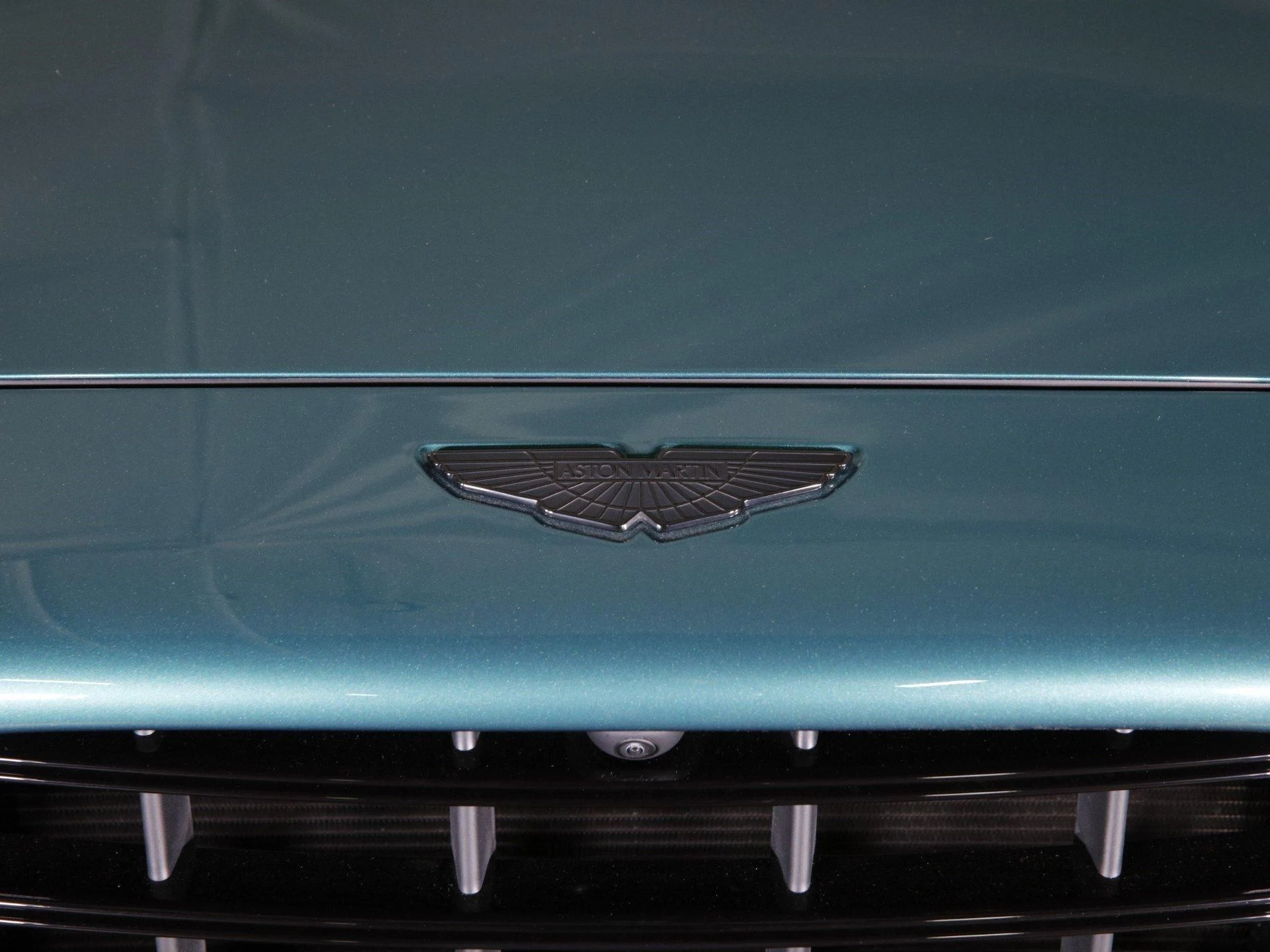 mph023_2186280885_Used_2024_Aston_Martin_DBX_707_1710413875_7fb0c4ad79