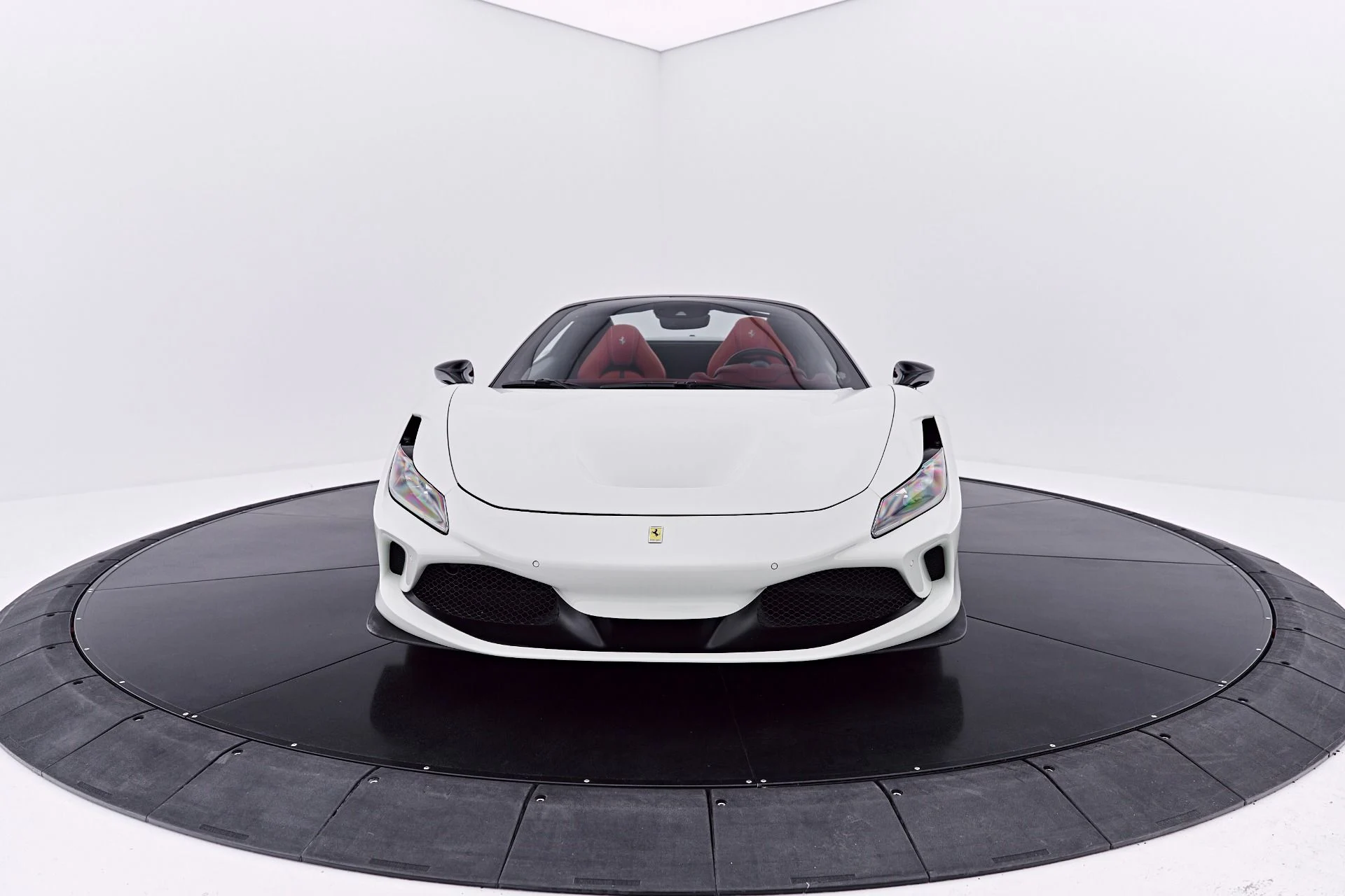 mph023_2186305876_Used_2022_Ferrari_F8_Spider_Base_1784162256_7bdbe6bfe4