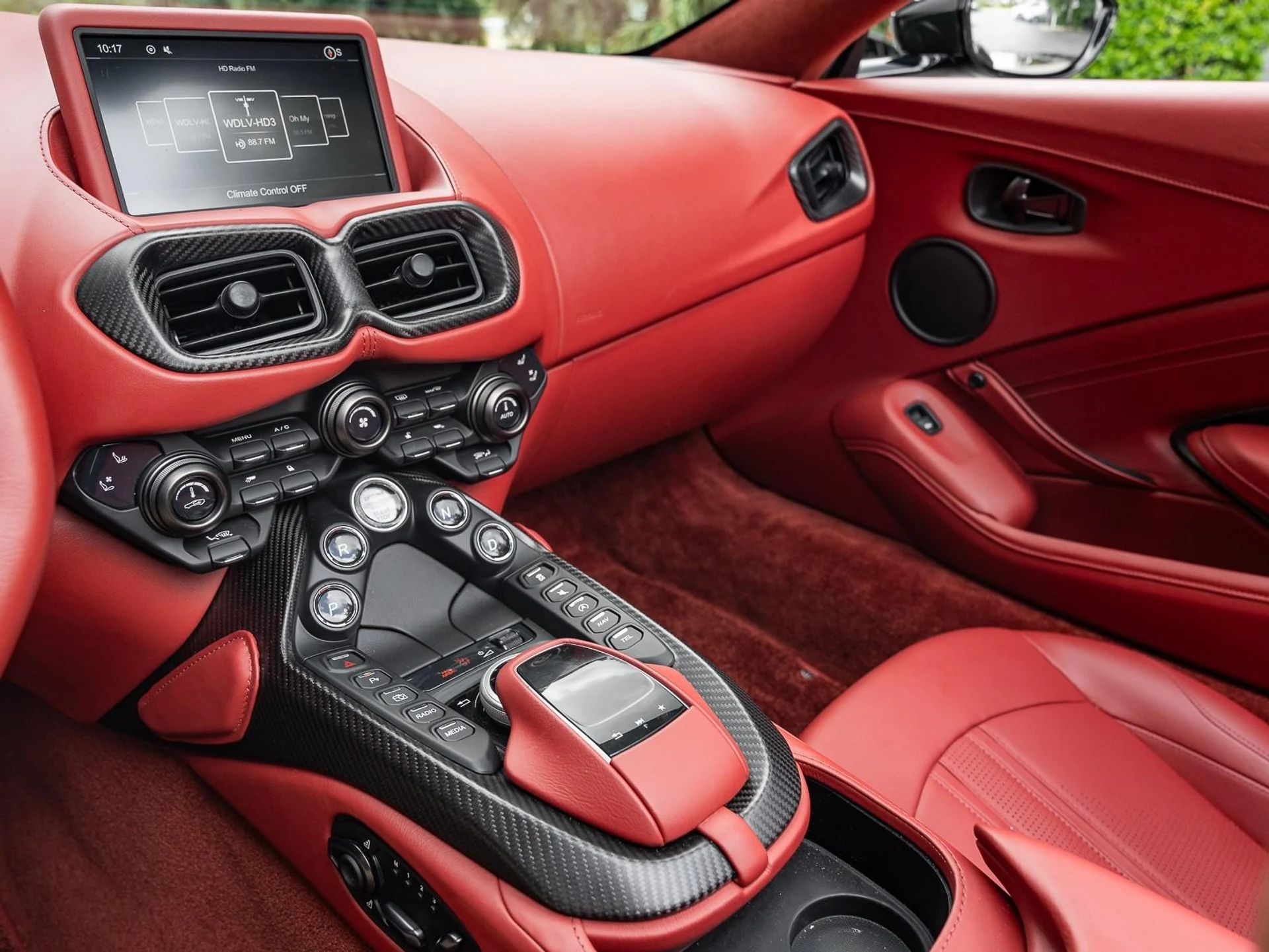 mph023_2192482569_Used_2021_Aston_Martin_Vantage_1753207579_09a80bbafc