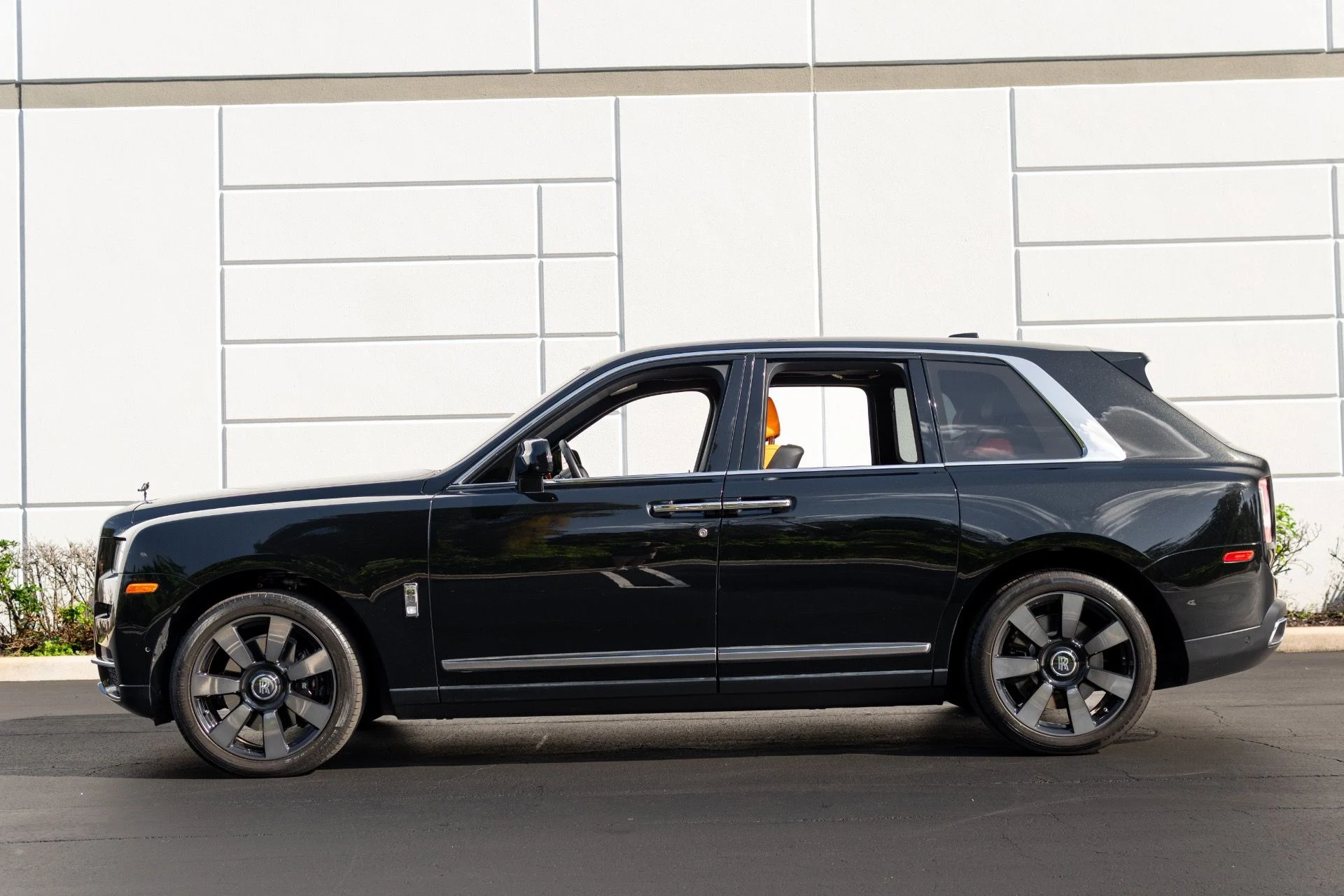 mph023_219431377_Used_2019_Rolls_Royce_Cullinan_1769627245_187ac55696