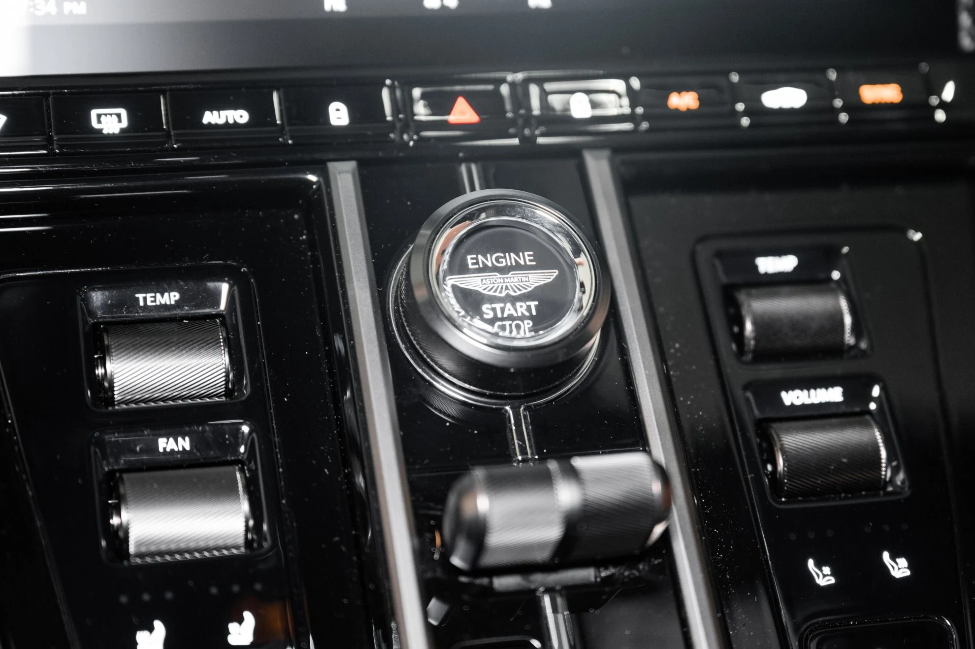 mph023_219458504_New_2026_Aston_Martin_Vantage_S_Coupe_1767380172_63c9dbb6f1