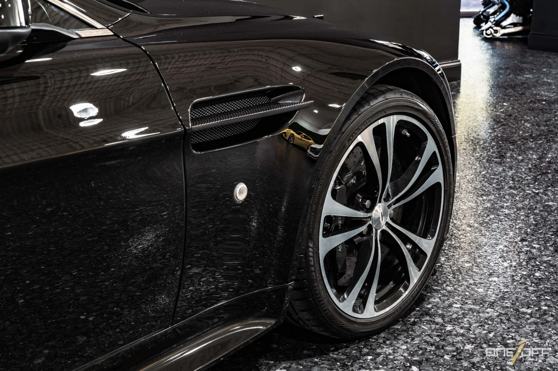 mph023_219612637_Used_2011_Aston_Martin_V12_Vantage_Carbon_Black_6_Speed_in_Immaculate_Condition_1756349737_81ca5f8ce3