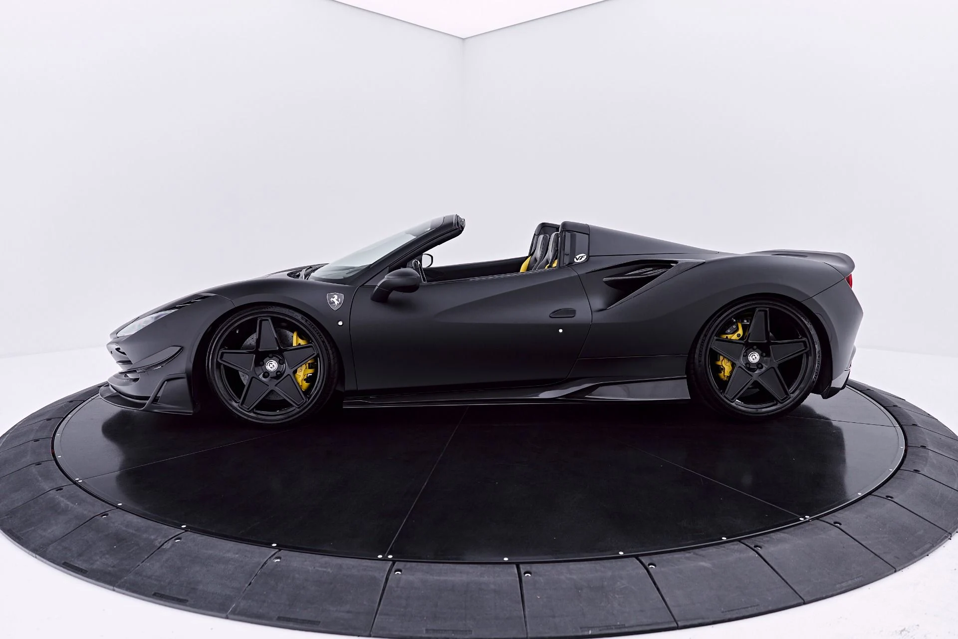 mph023_2204941181_Used_2023_Ferrari_F8_Spider_Base_1783649101_21a315e123