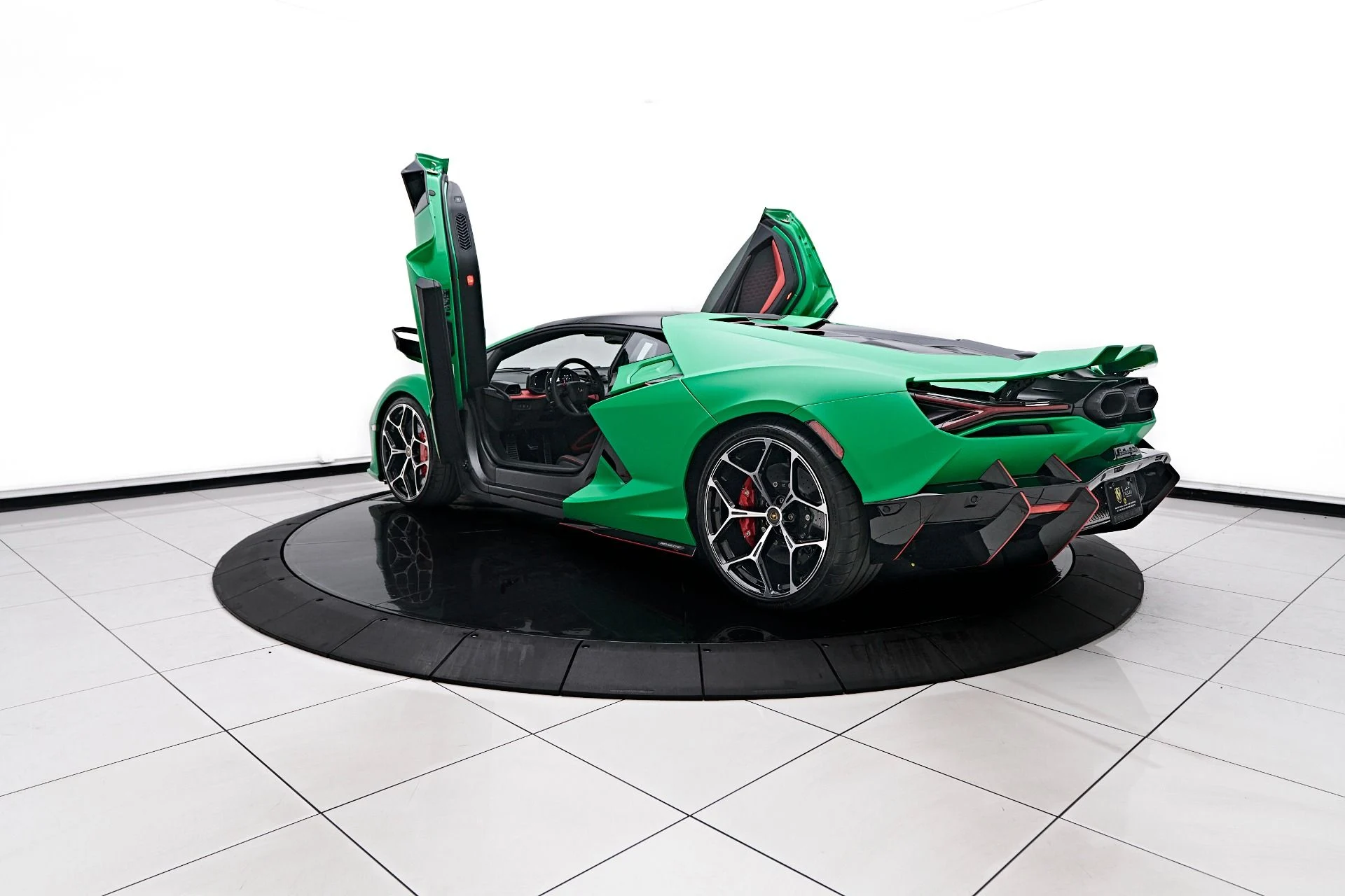 mph023_2211342338_Used_2024_Lamborghini_Revuelto_Base_1756951526_18427b92b1