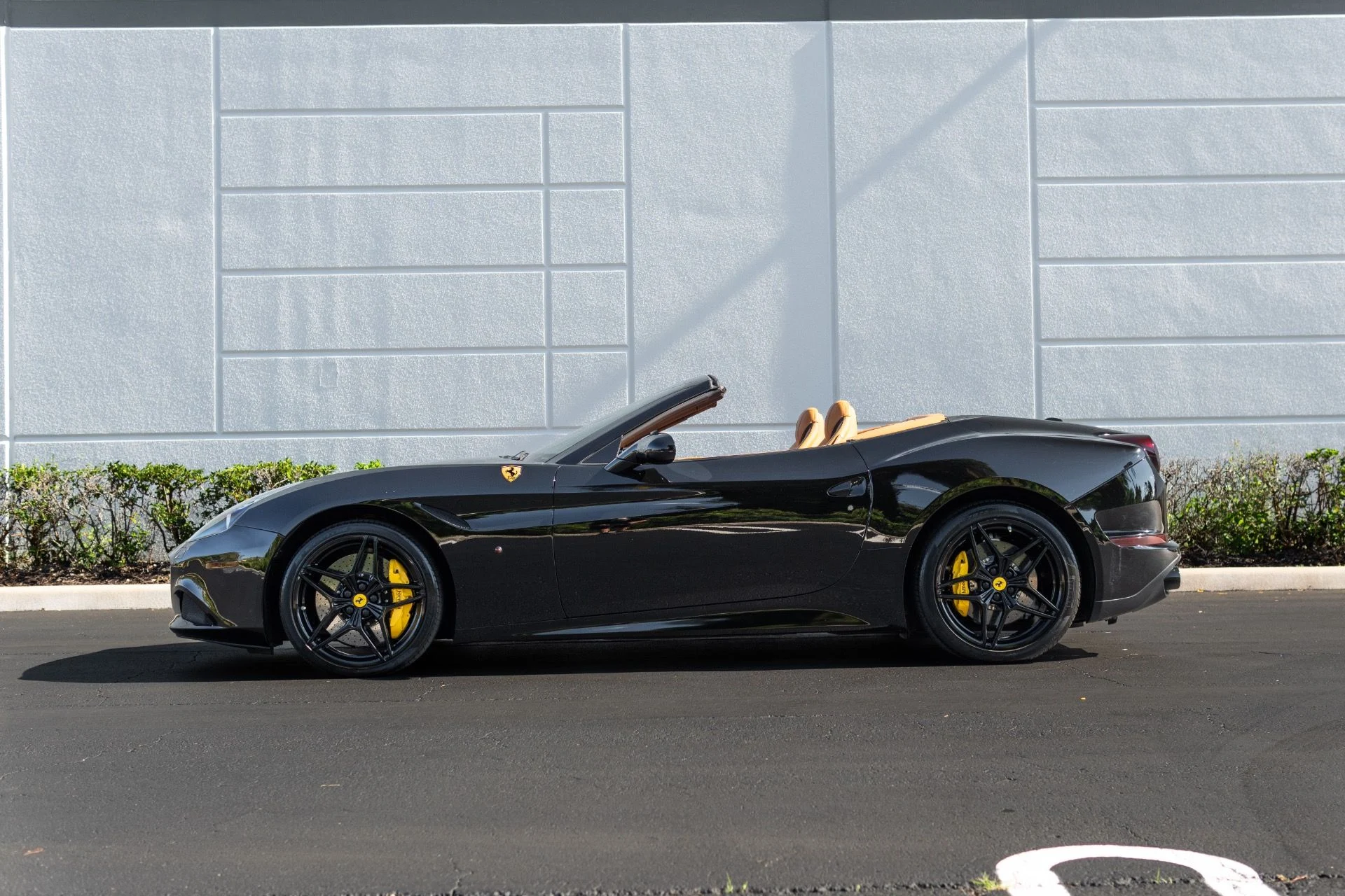 mph023_2220569644_Used_2017_Ferrari_California_T_1767065452_2e2e0ba095