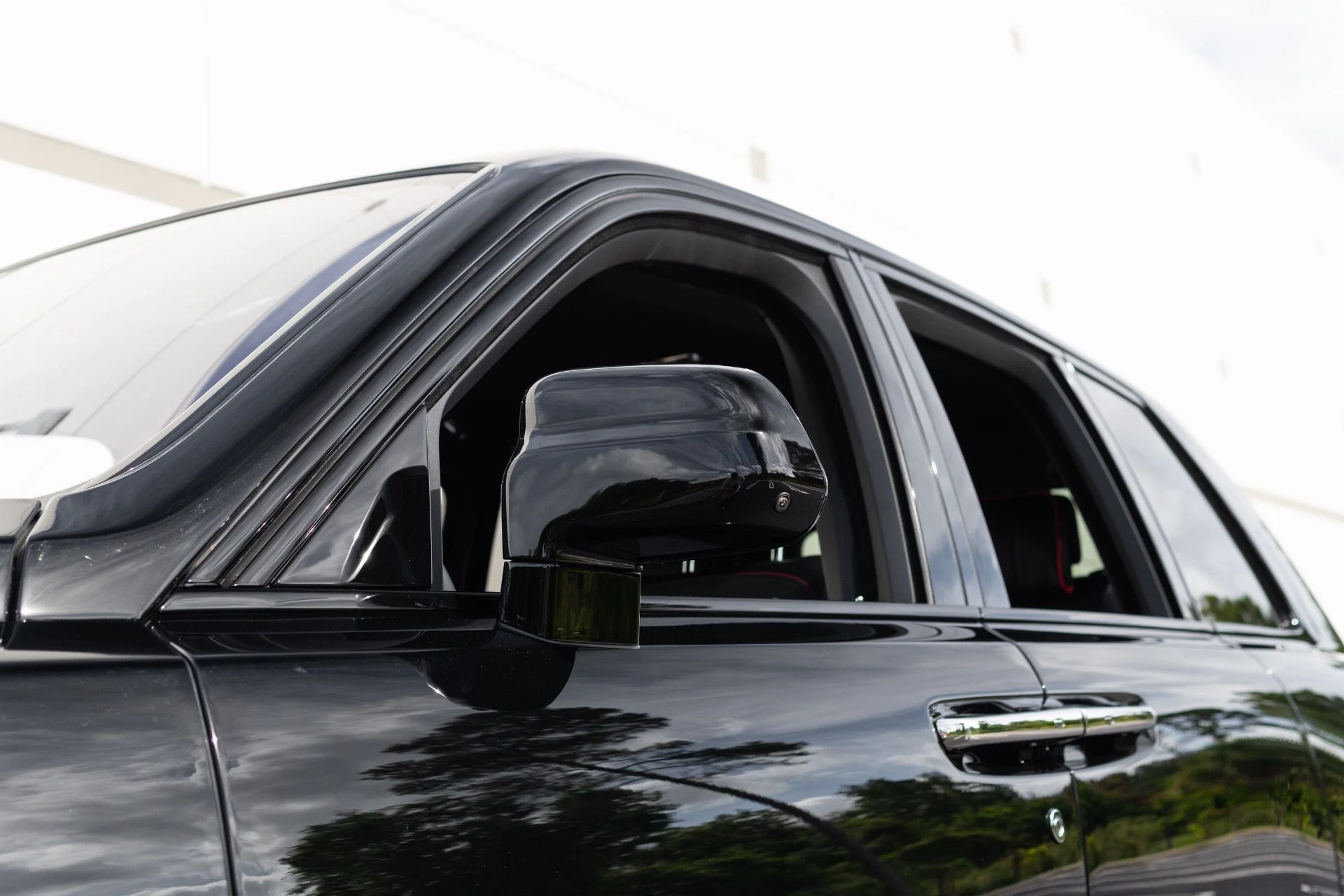 mph023_2225549031_Used_2022_Rolls_Royce_Black_Badge_Cullinan_1776130970_e92daf937e