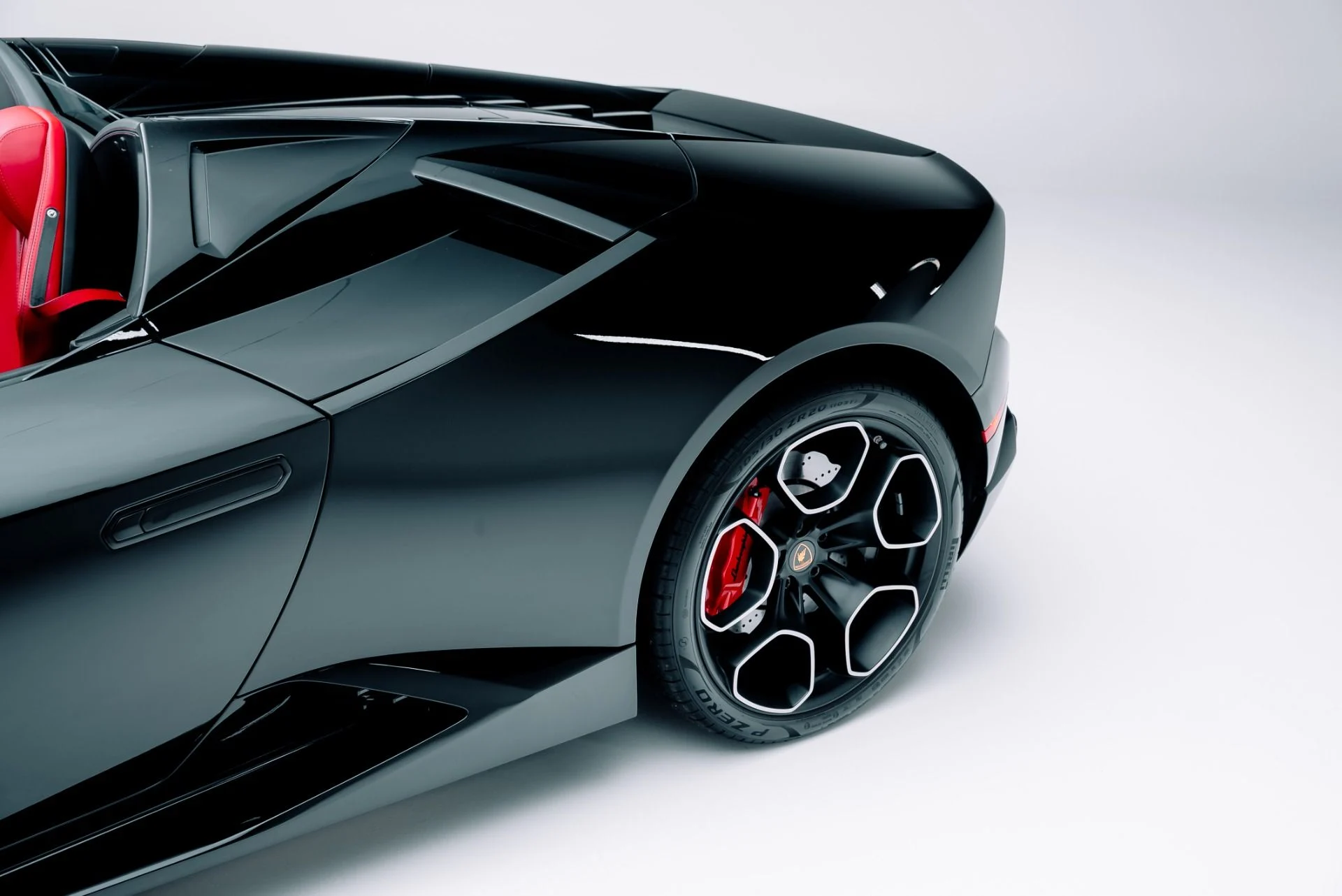 mph023_2231815198_Used_2019_Lamborghini_Huracan_LP_580_2_Spyder_1763507934_1fd8b202d0