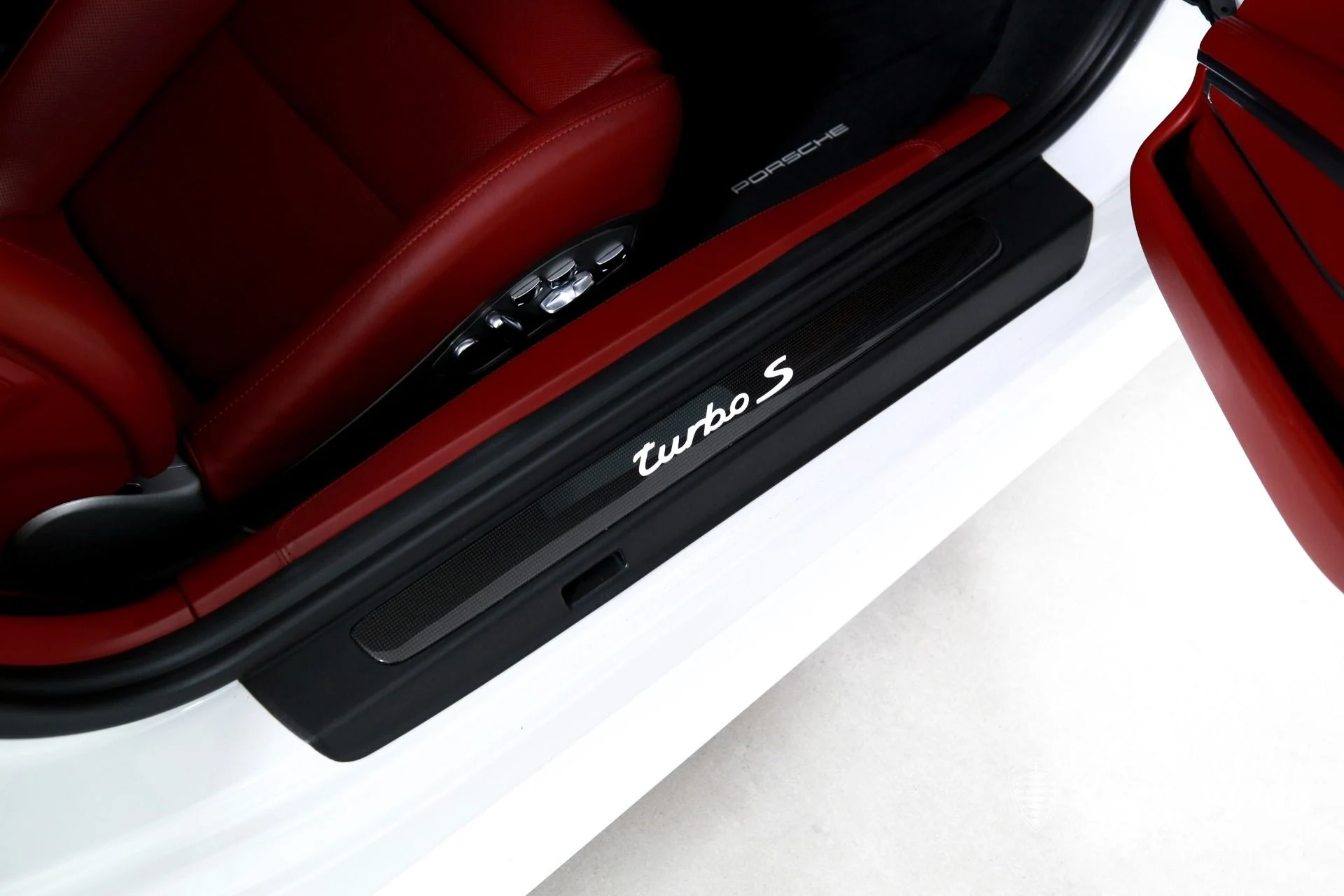 mph023_2241953538_Used_2018_Porsche_911_Turbo_S_1782495119_8be5814935