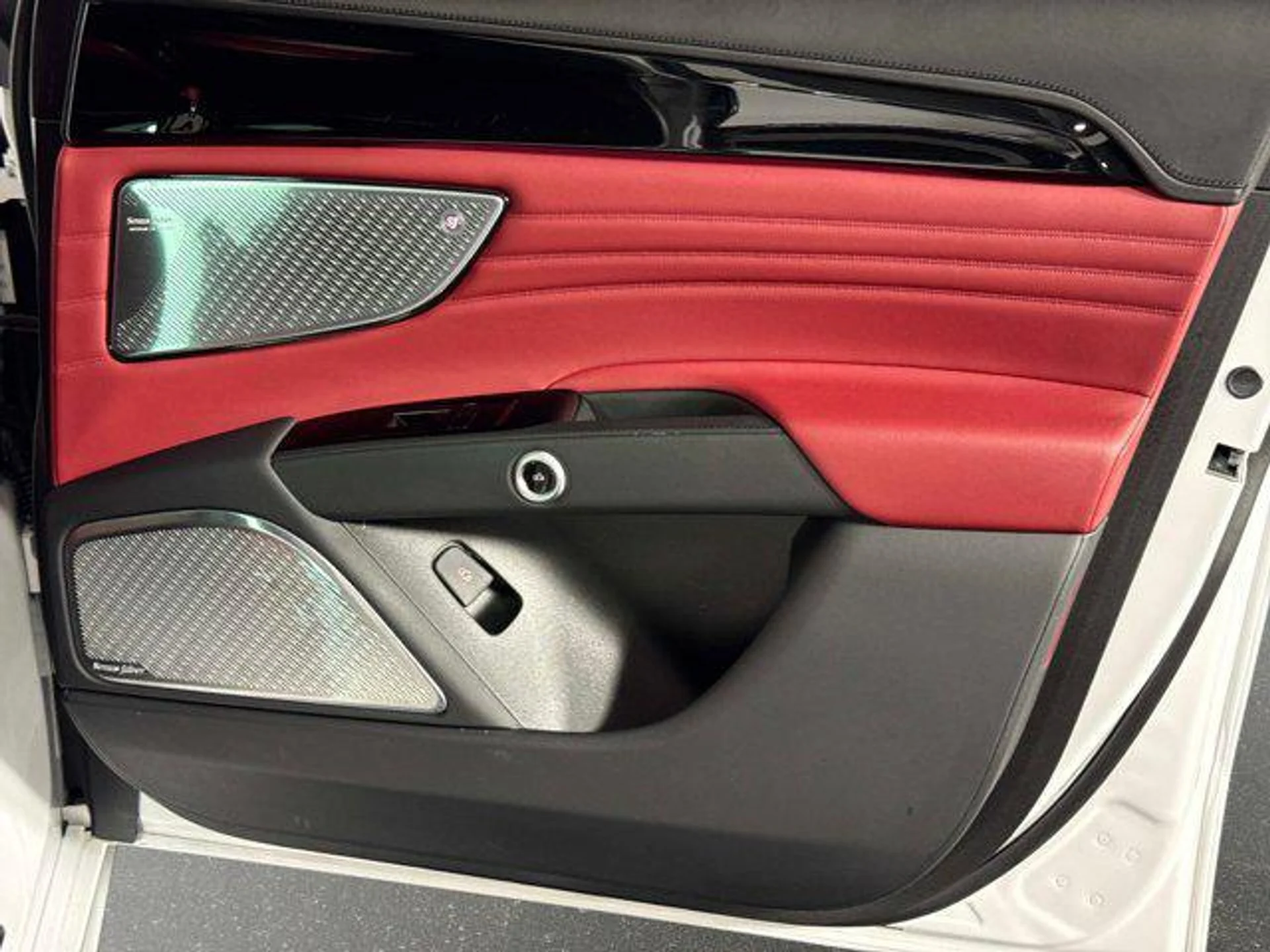 mph023_2262445339_0_NC_Jg_Au3e4_O_Yee8do_Gi5ri_Pi7h_U_fb1dc38a6f