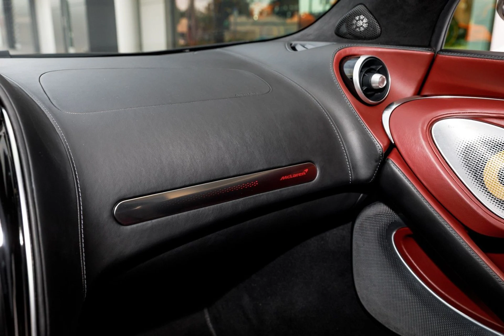 mph023_2263305276_631_p24_l_3ad5c7522f