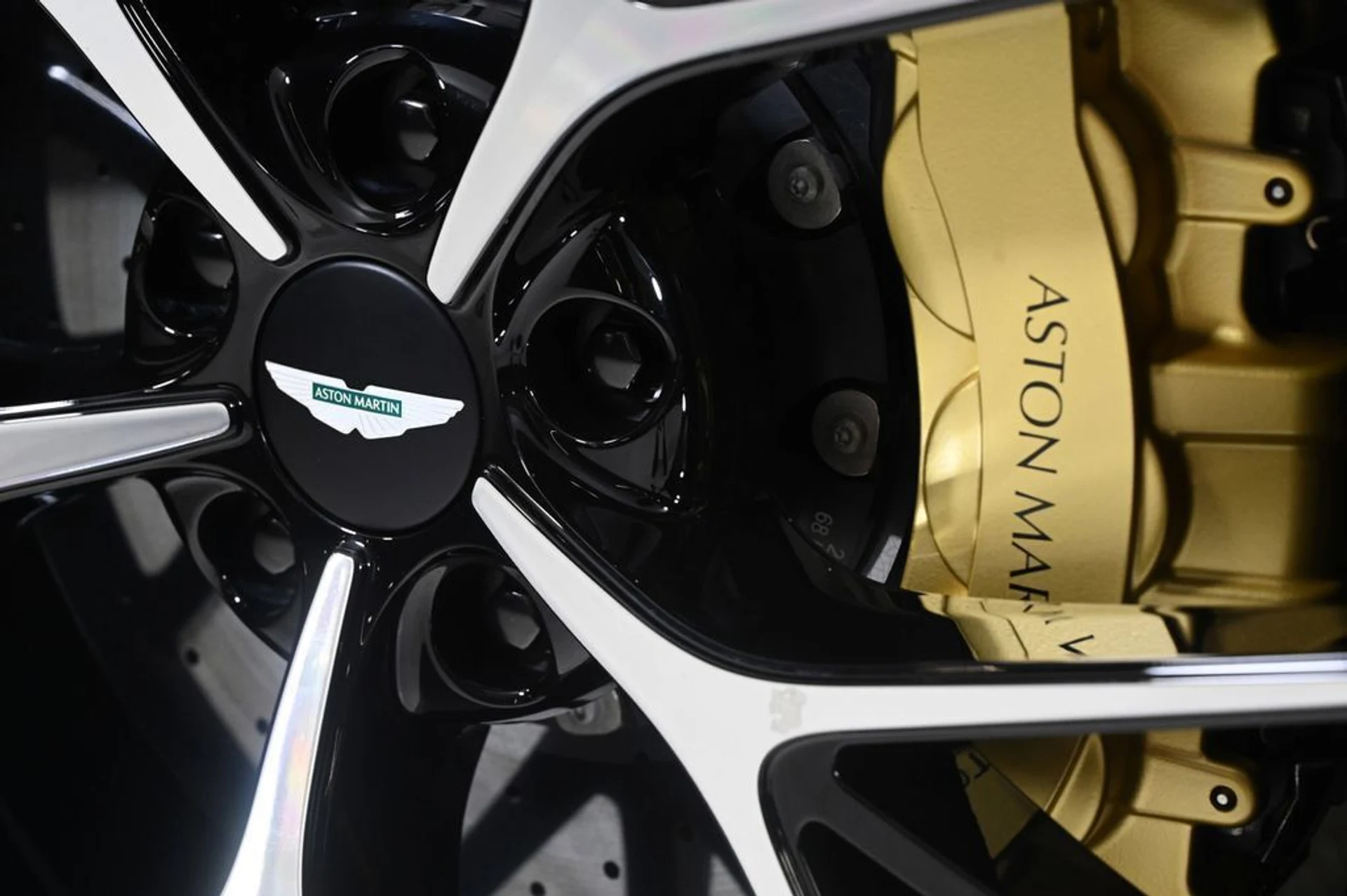 mph023_2269421097_new_2026_aston_martin_dbx_sawd_11350_23004766_24_1024_27d49b7305
