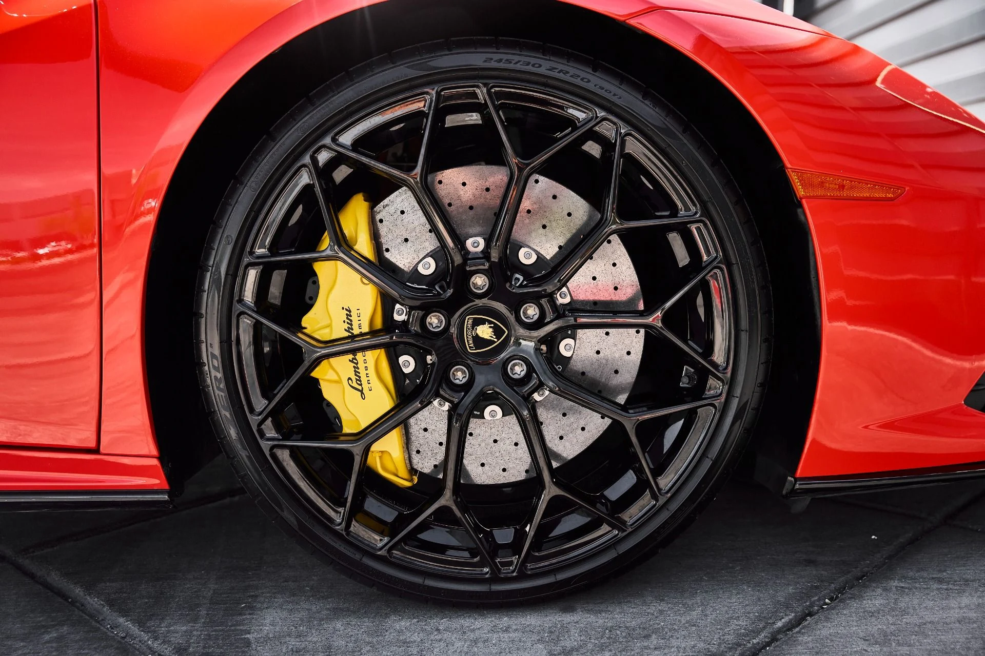 mph023_2270071530_Used_2023_Lamborghini_Huracan_EVO_Base_1776733401_61388a11c0