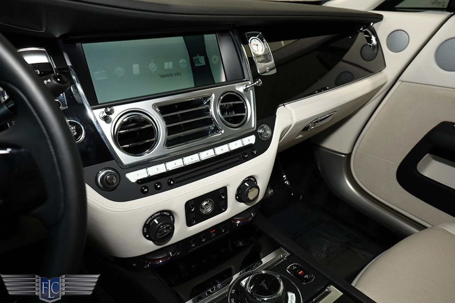 mph023_2275021216_used_2015_rolls_royce_wraith_2drcoupe_9689_22975127_24_1024_6c86415850