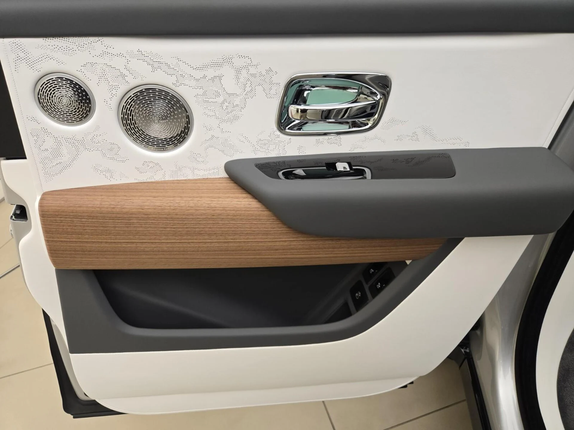 mph023_2282825626_New_2026_Rolls_Royce_Cullinan_1768889708_a51869f203