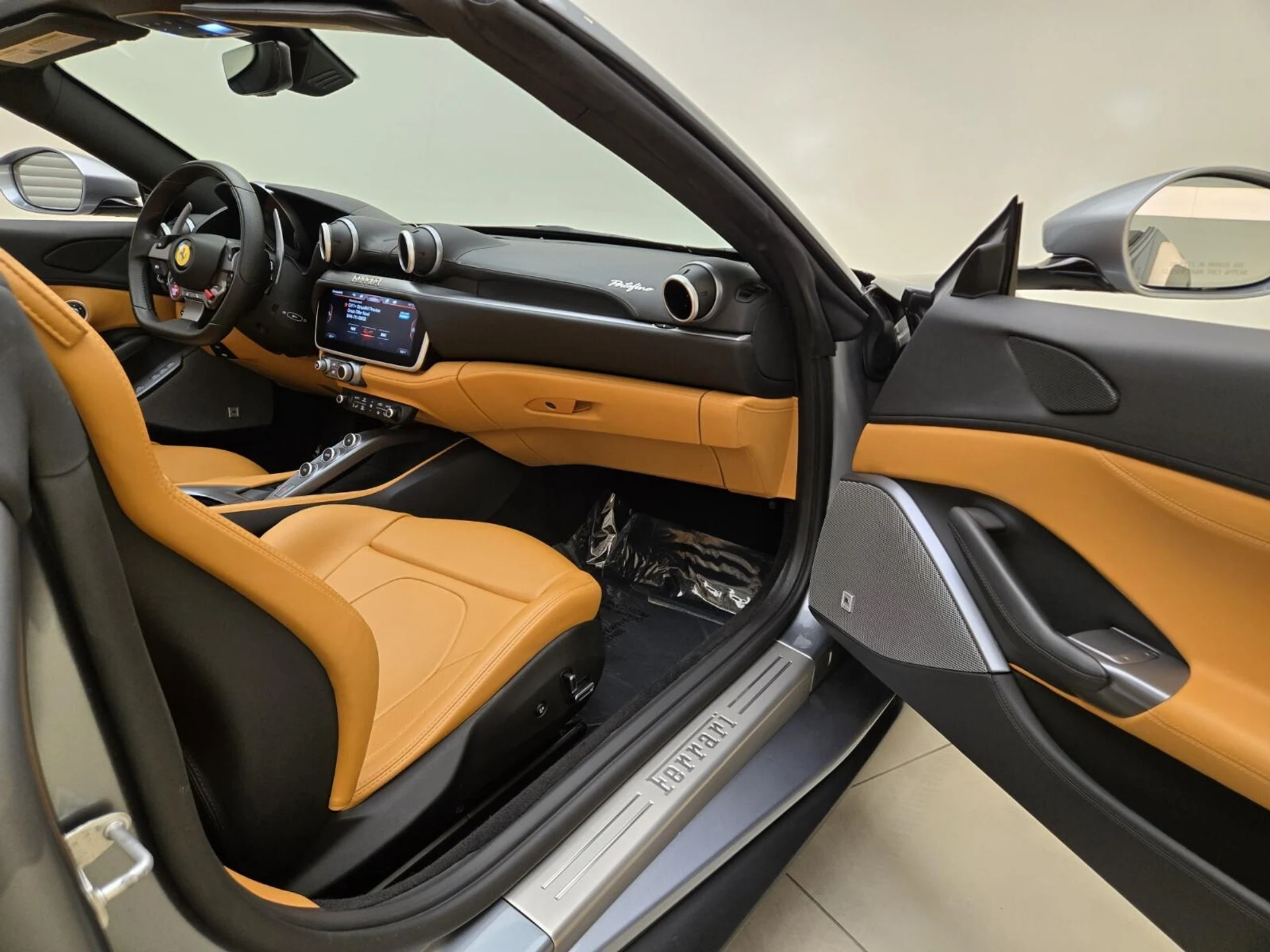 mph023_2283960886_Used_2019_Ferrari_Portofino_1762588080_778a89f9d0