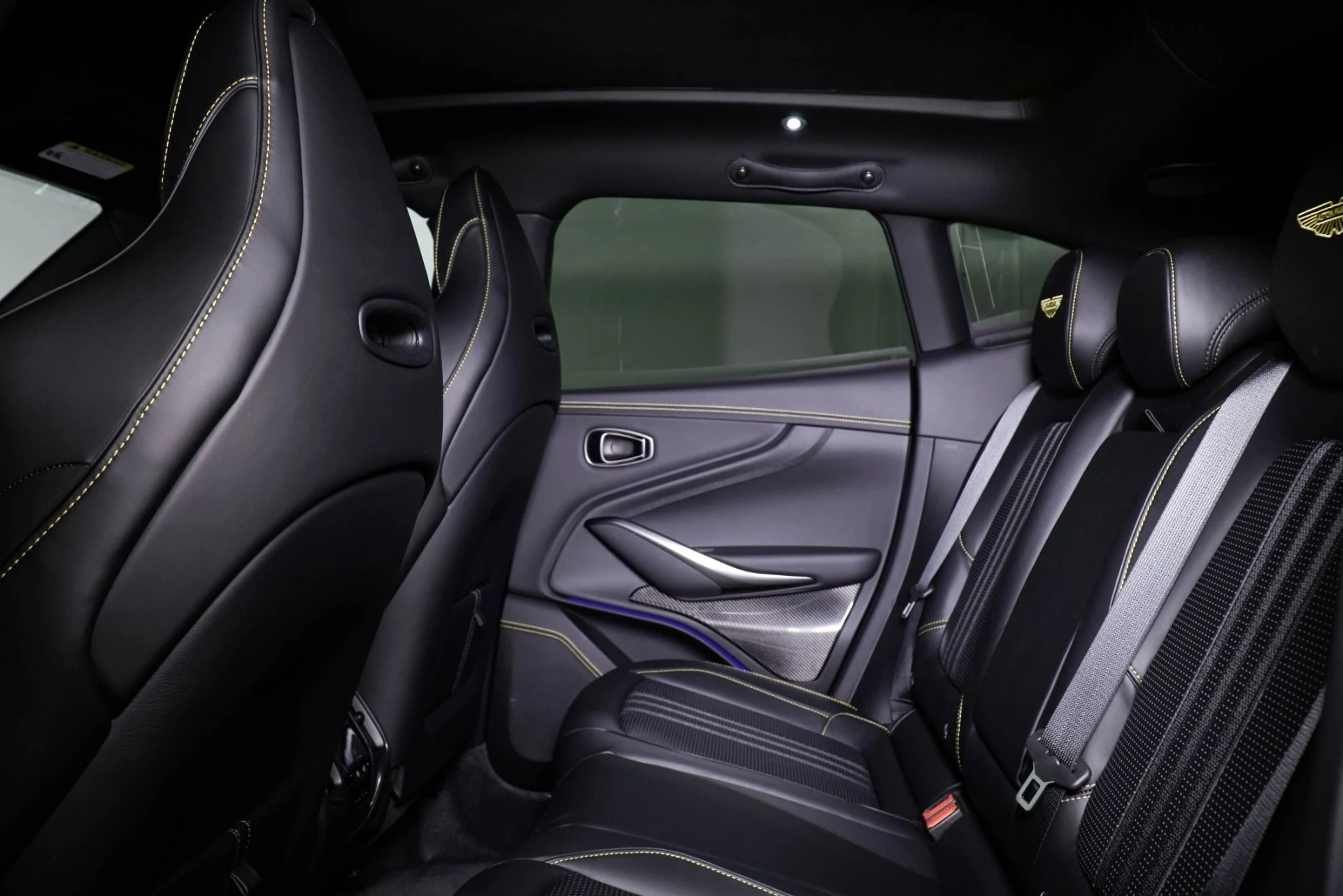 mph023_2287397976_New_2026_Aston_Martin_DBX_707_1765560873_12be053d87