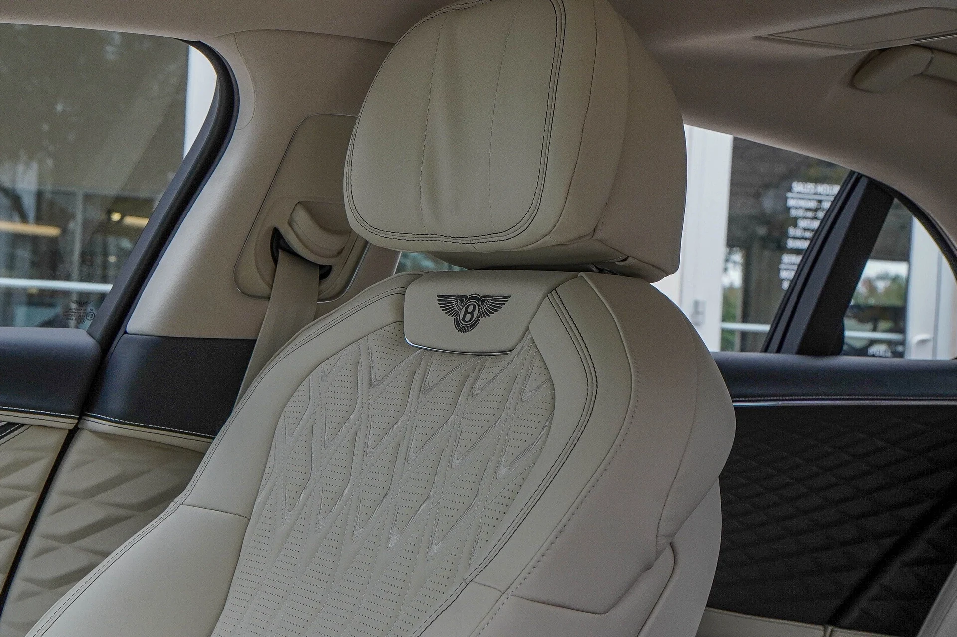 mph023_2294994846_Hi_Tech_Luxury_Imports_LLC_SCBBP_6_ZG_5_TC_026011_image_23_d93ca6e3ad