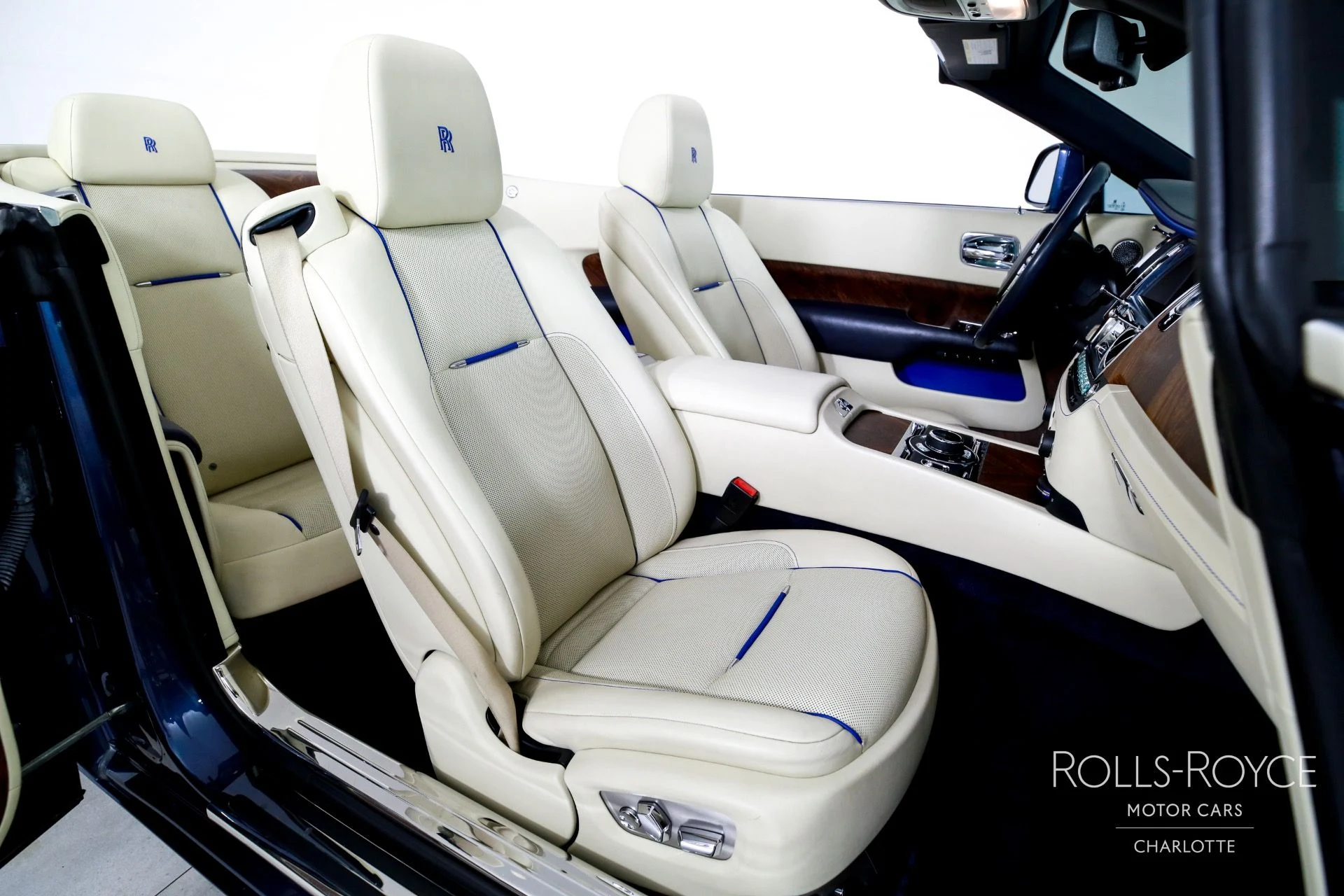 mph023_2300914858_Used_2017_Rolls_Royce_Dawn_1754332752_7141624b65
