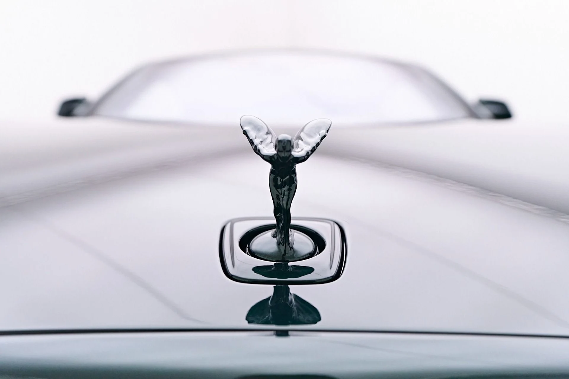 mph023_2303141919_Used_2024_Rolls_Royce_Spectre_1741399260_8c40603395