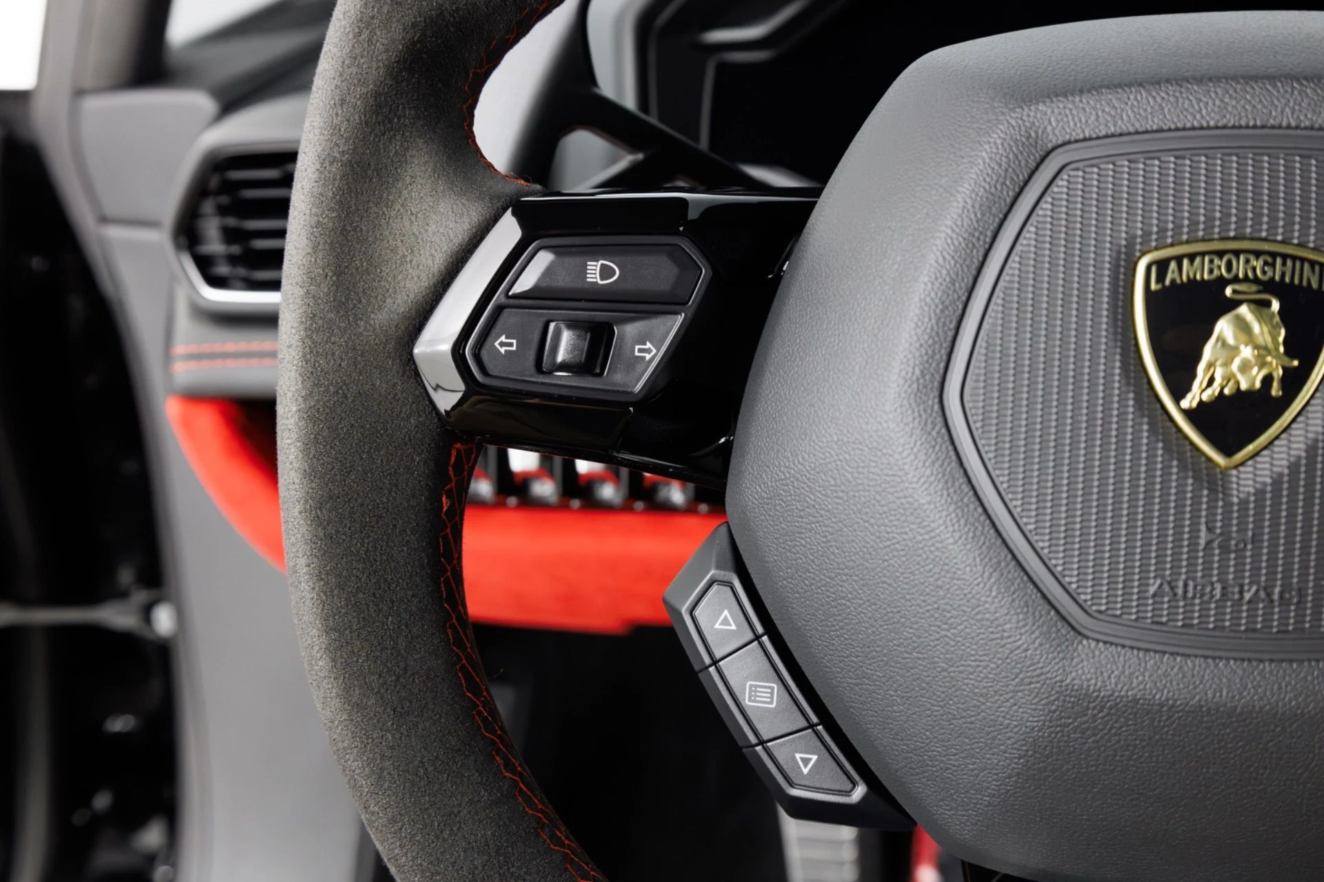 mph023_2303772802_Used_2023_Lamborghini_Huracan_EVO_1790005621_81cca4272d