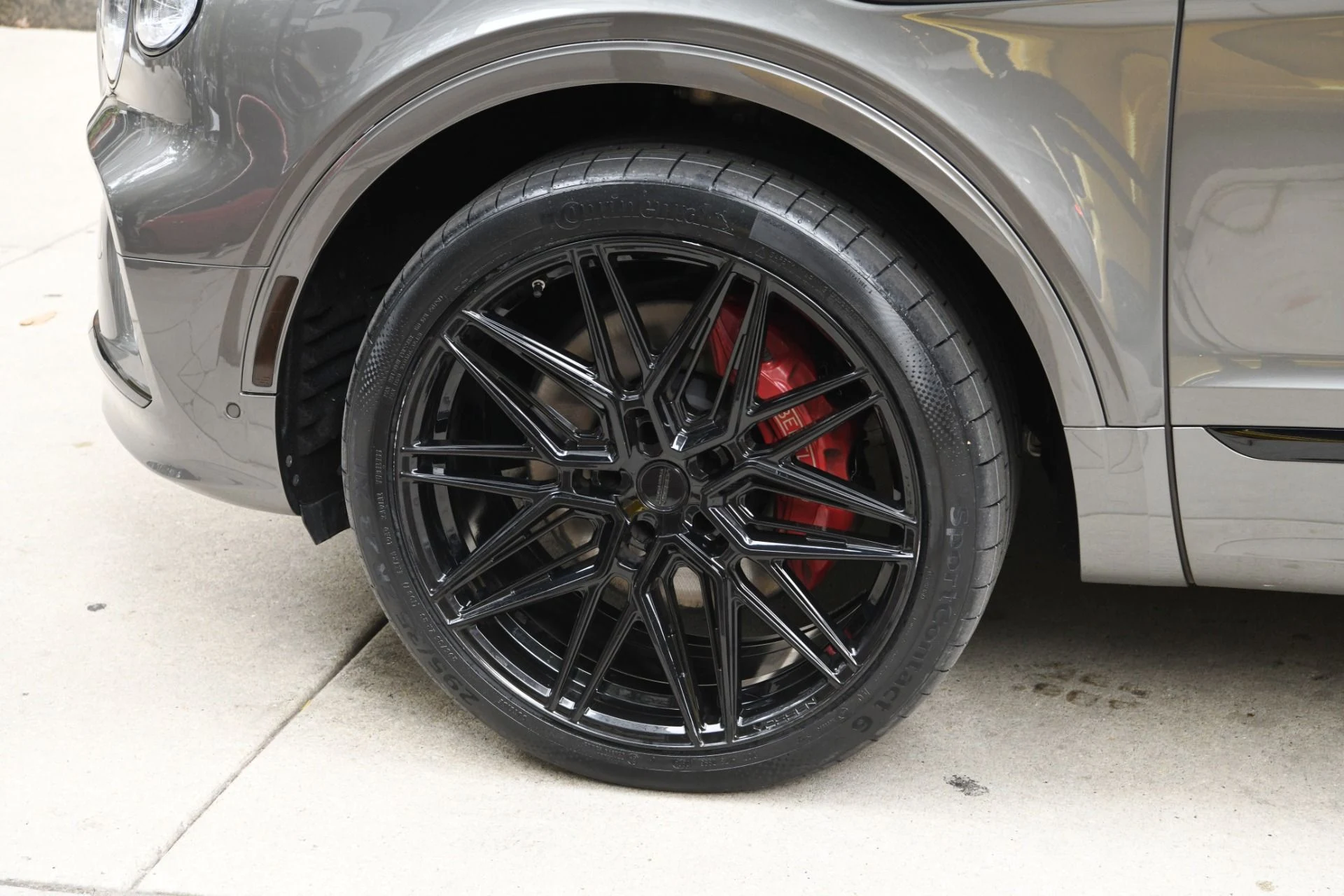 mph023_2306132753_Used_2021_Bentley_Bentayga_V8_1761946591_1808367628