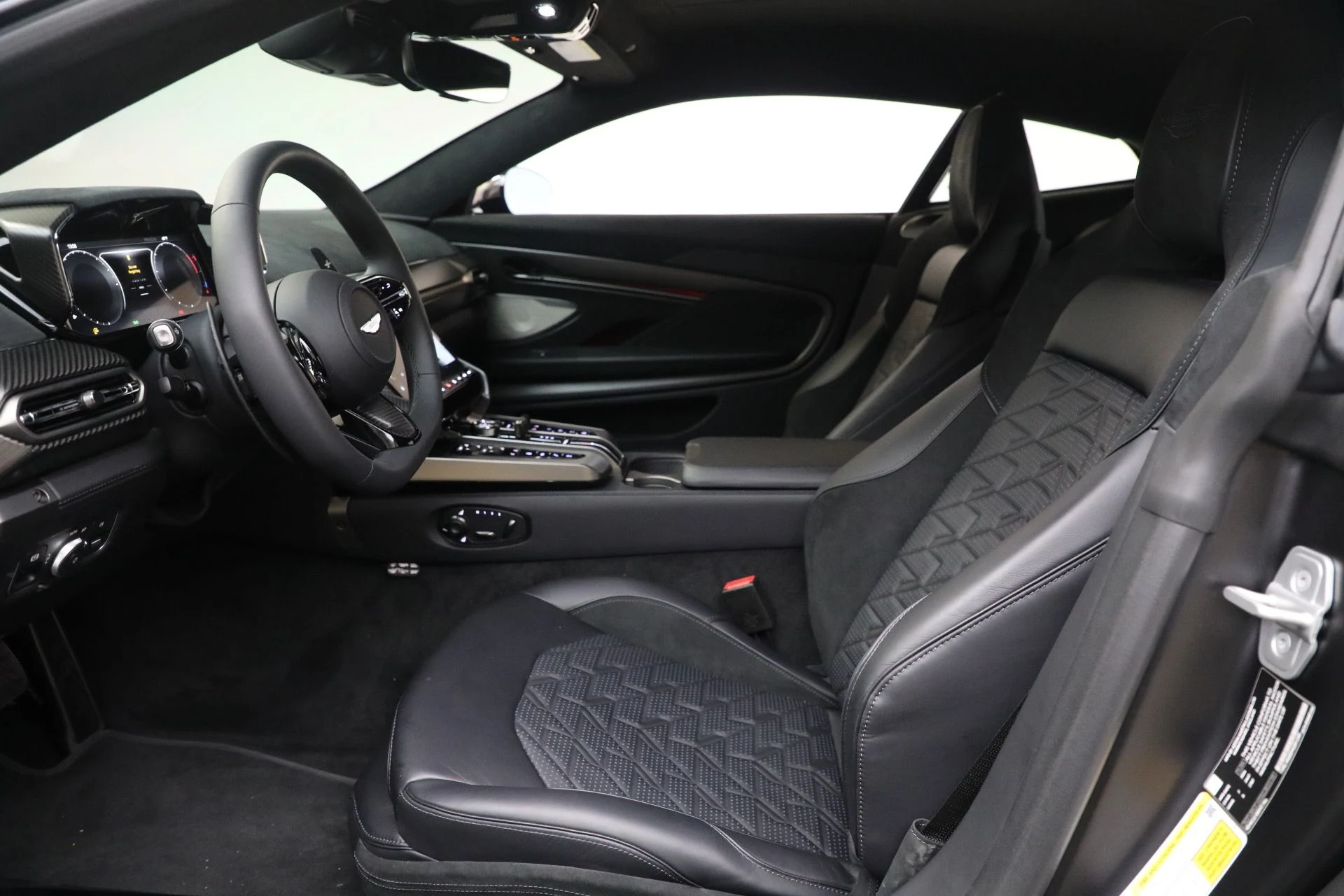 mph023_232534926_Used_2025_Aston_Martin_Vanquish_45923392e5