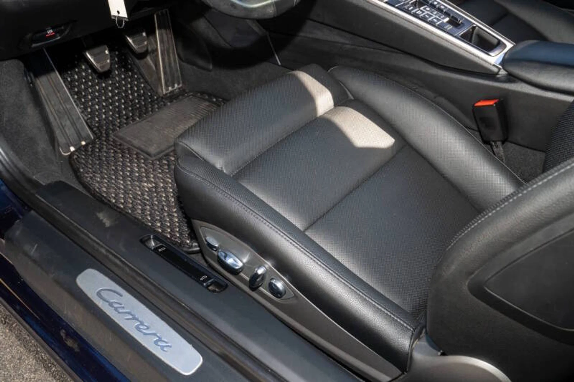 mph023_2330190292_2013_porsche_911_carrera_2dr_coupe_5d5834a690