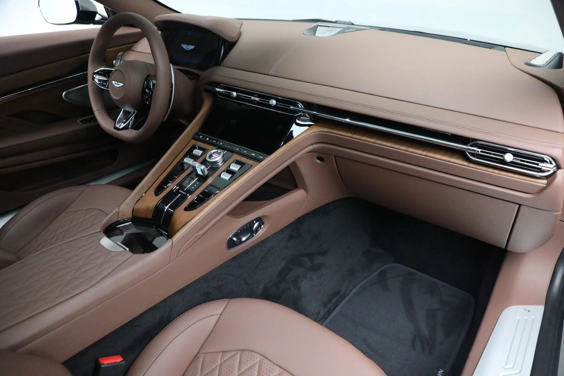 mph023_2332970643_Used_2025_Aston_Martin_DB_12_V8_1735242032_981f2f07d3