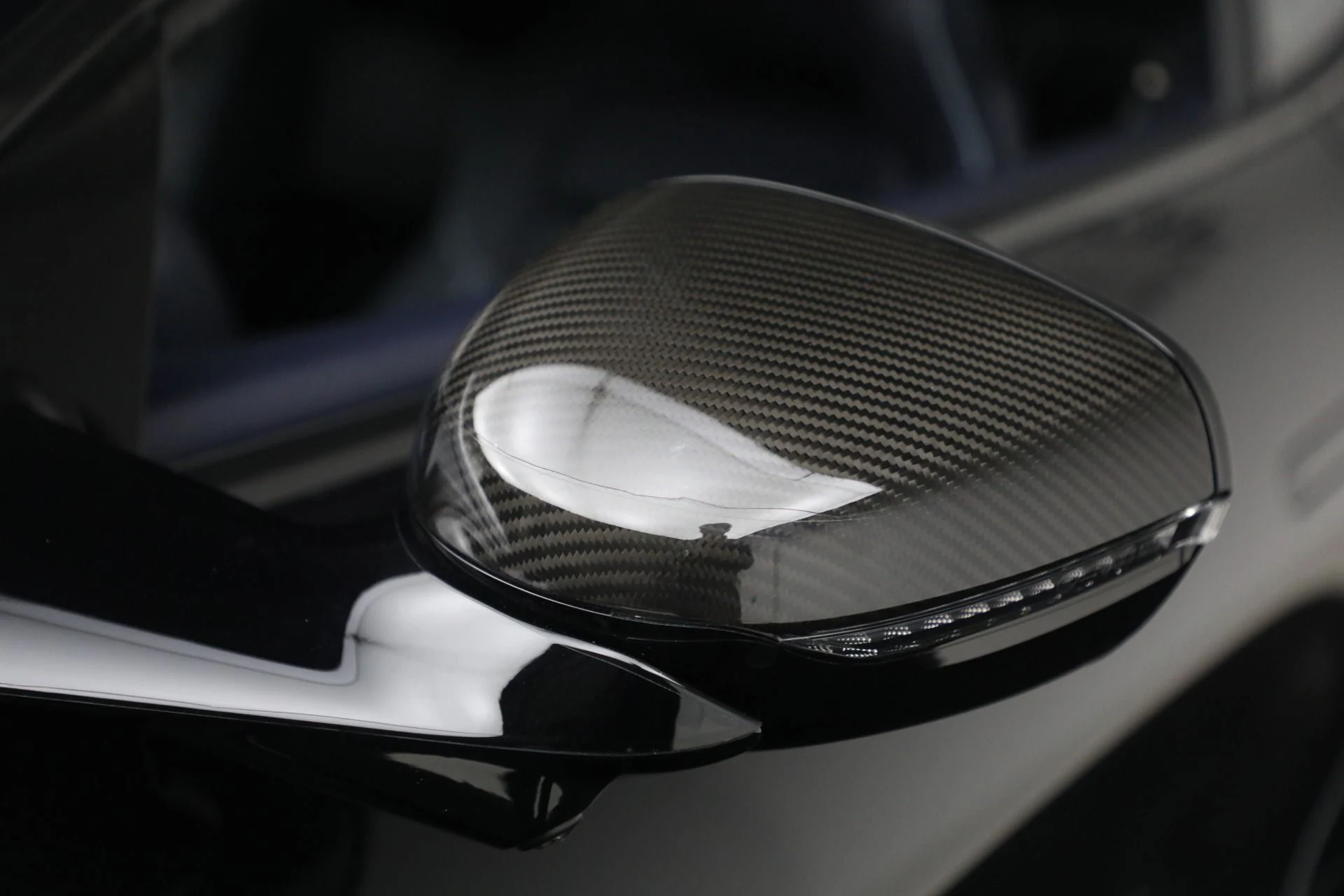 mph023_2334497915_Used_2025_Aston_Martin_Vanquish_1771024271_edae58ba4a