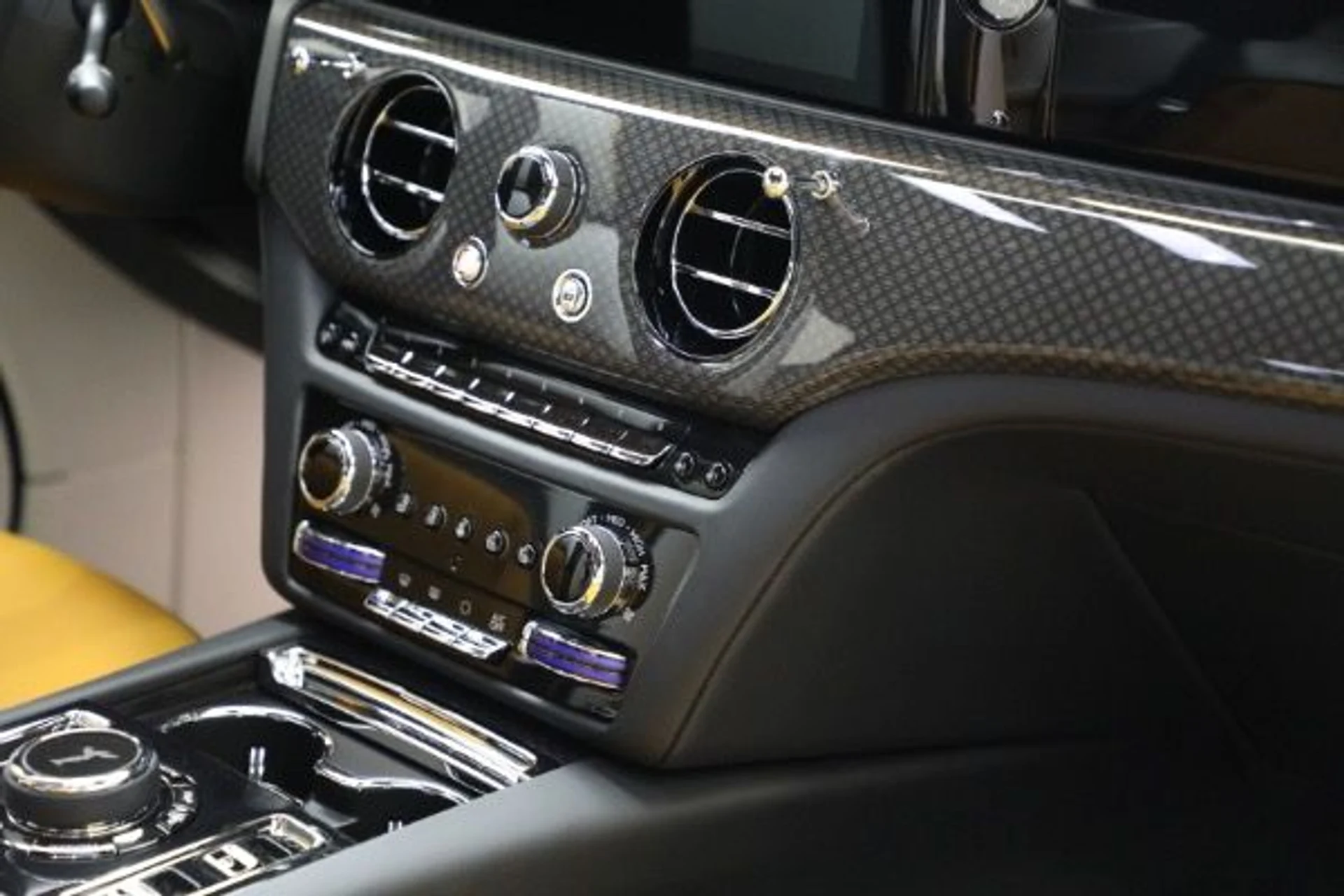 mph023_2350501425_New_2025_Rolls_Royce_Black_Badge_Spectre_b7a9259407