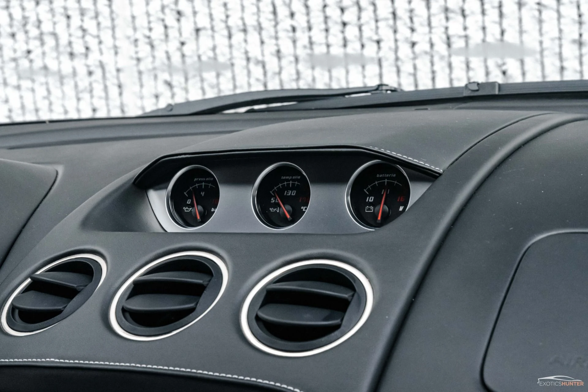 mph023_2354761641_Used_2012_Lamborghini_Gallardo_LP_550_2_w_a_White_Interior_Diamond_Stitch_Reverse_Cam_Front_Lift_1696105908_06e2ad7e69