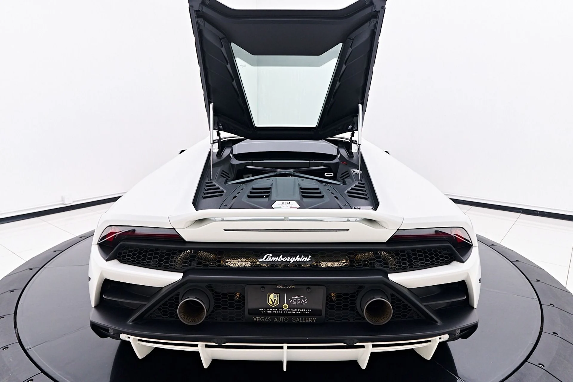 mph023_2385451455_Used_2023_Lamborghini_Huracan_EVO_Base_1745109730_1ab195fbed